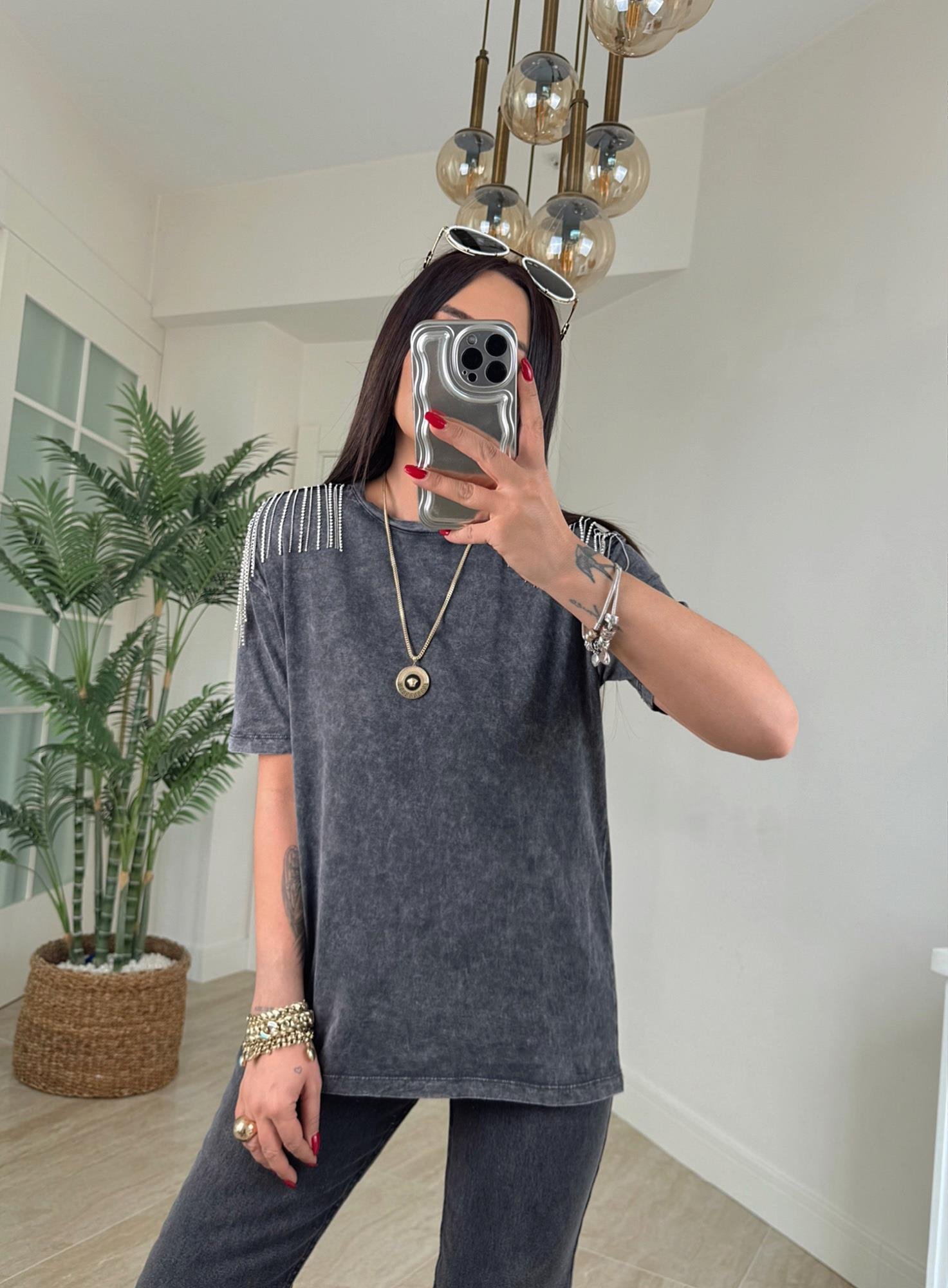 Omzu Zincirli Yıkamalı Tshirt