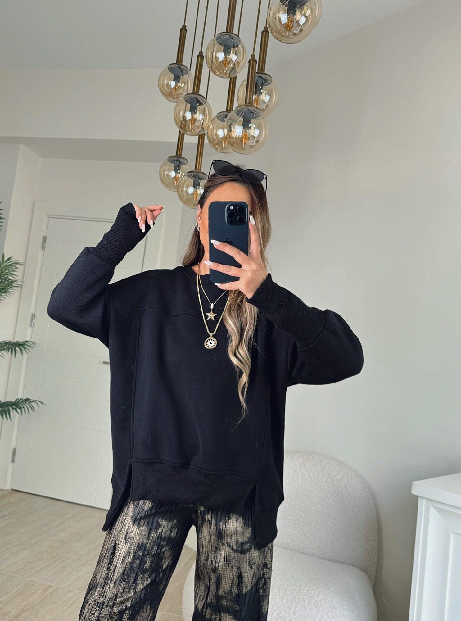 Önleri Yırtmaçlı Siyah Sweatshirt