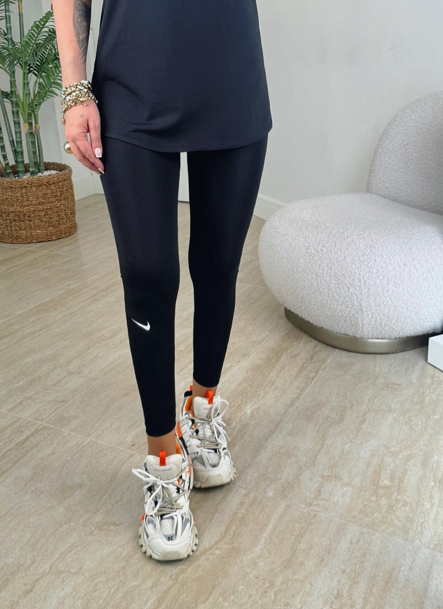 Orijinal Marka Toparlayıcı Siyah Spor Tayt