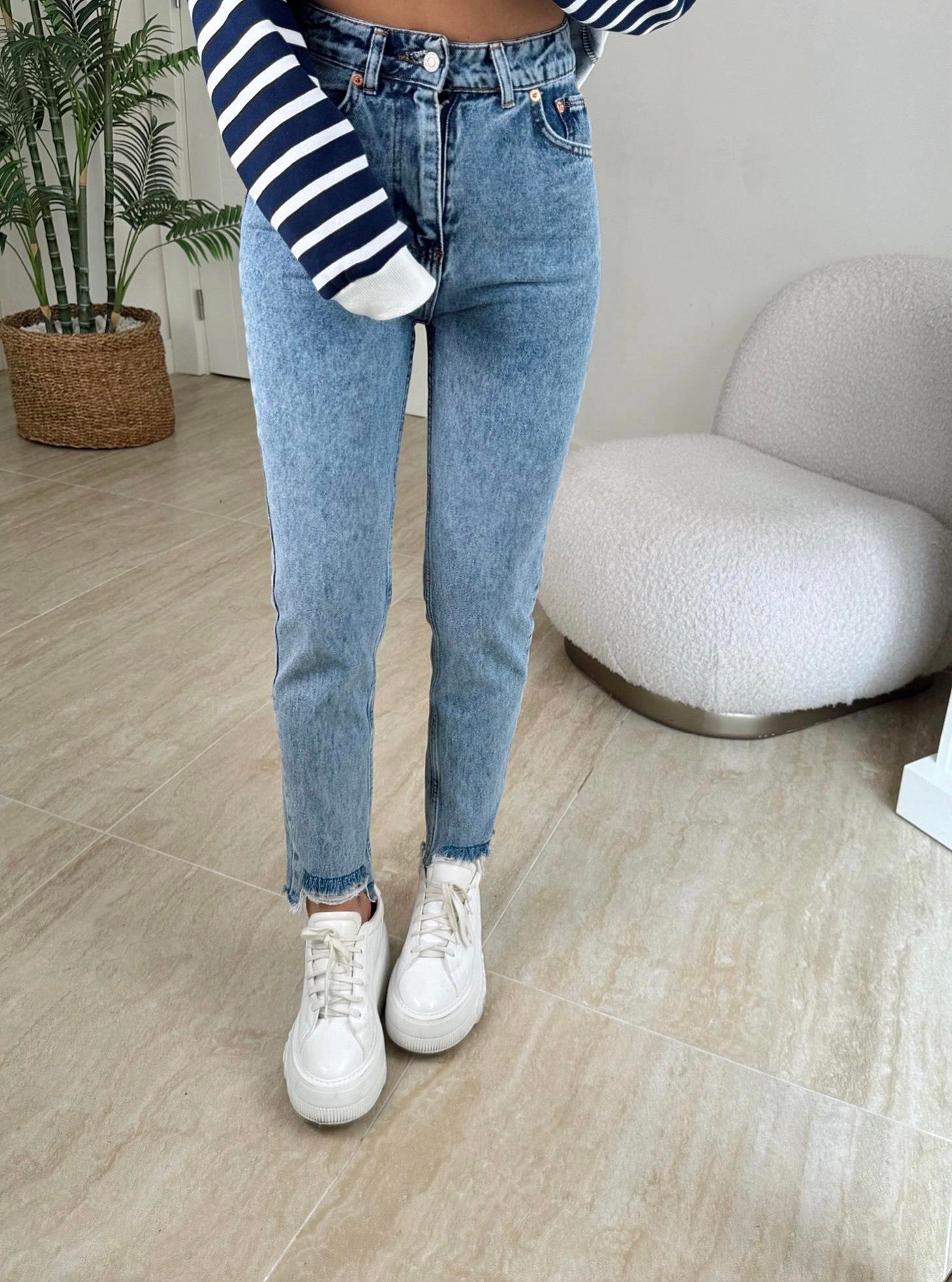 Paça Detay Buz Mavi Mom Jean