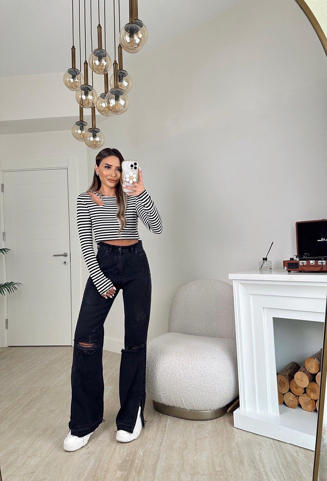 Paçaları Yırtmaçlı Bol Paça Siyah Jean