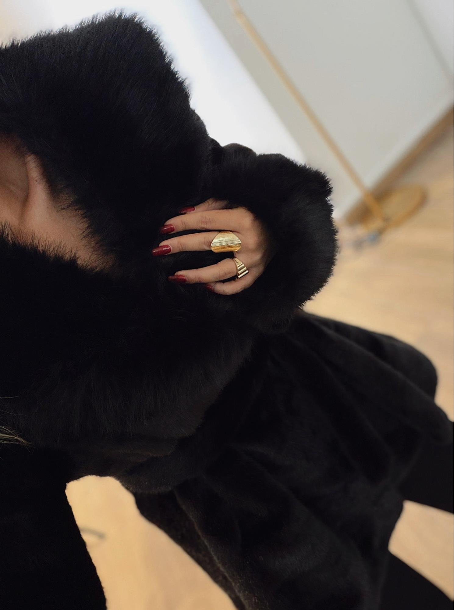 Premium Siyah Tasarım Kürk