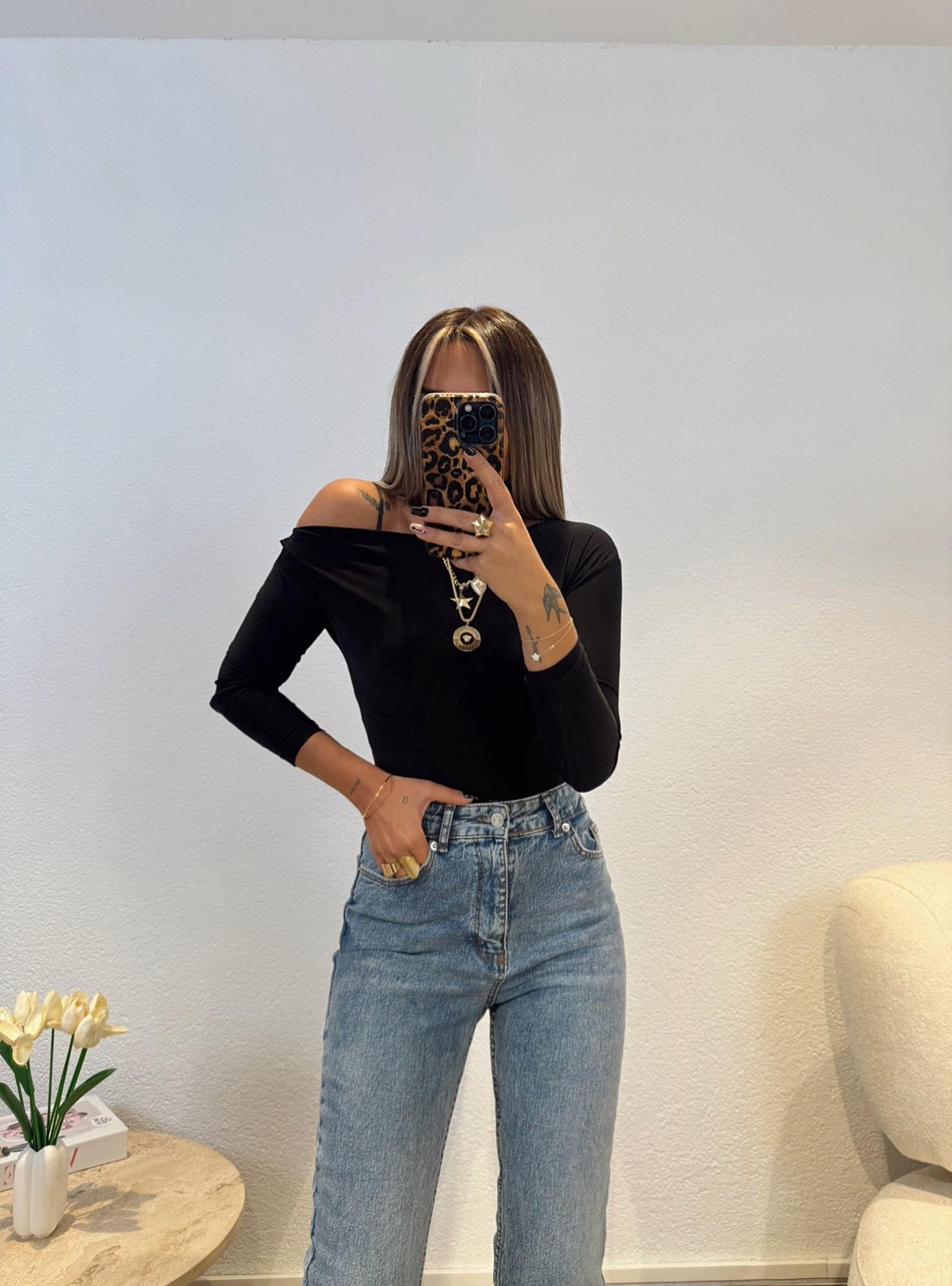 Sandy Kayık Yaka Siyah Bluz