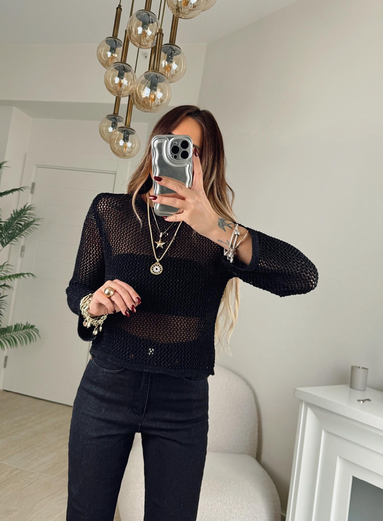 Simli Delikli Siyah Triko