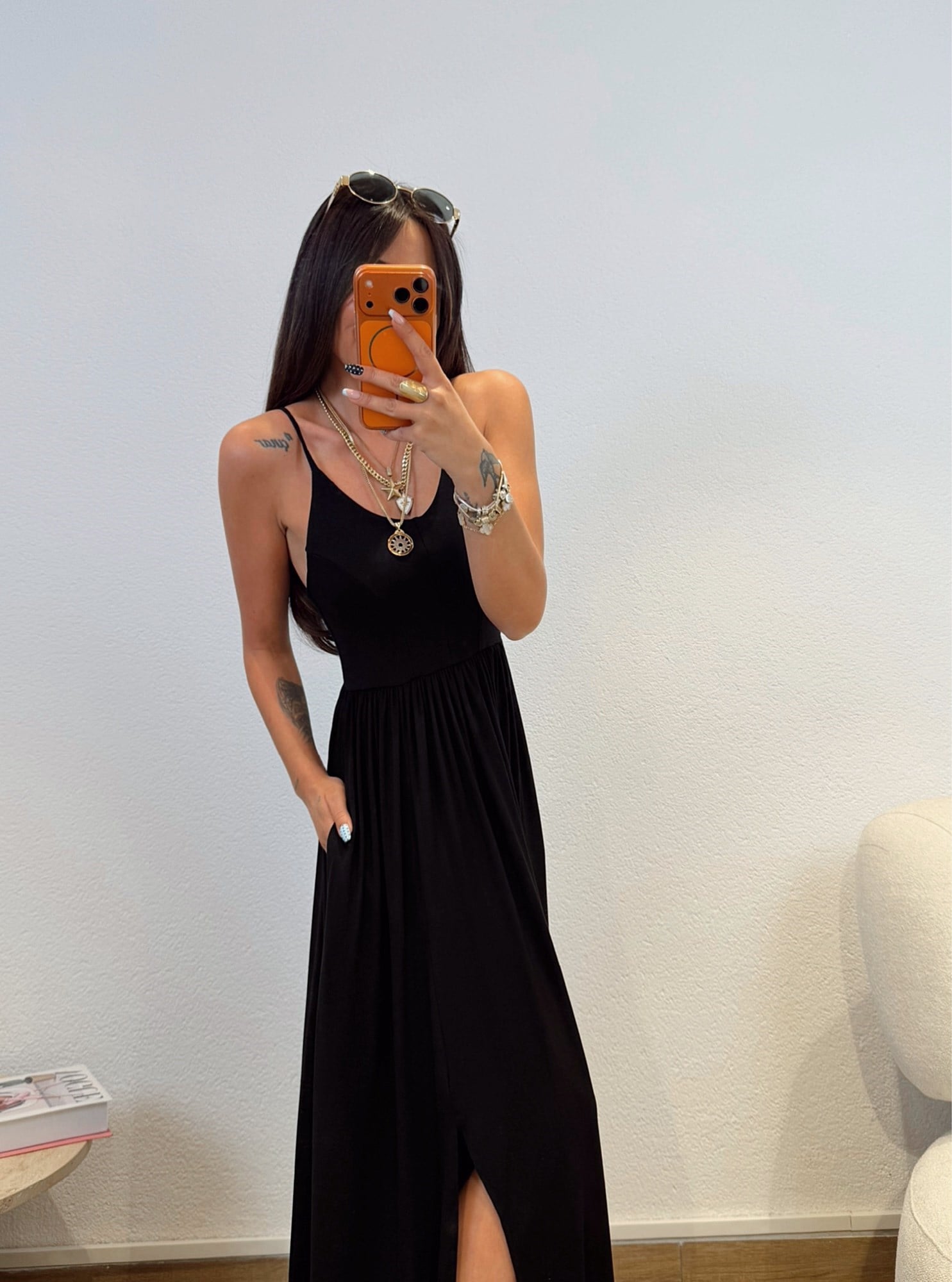 Sırt Çapraz Tek Yanı Yırtmaçlı Midi Boy Elbise