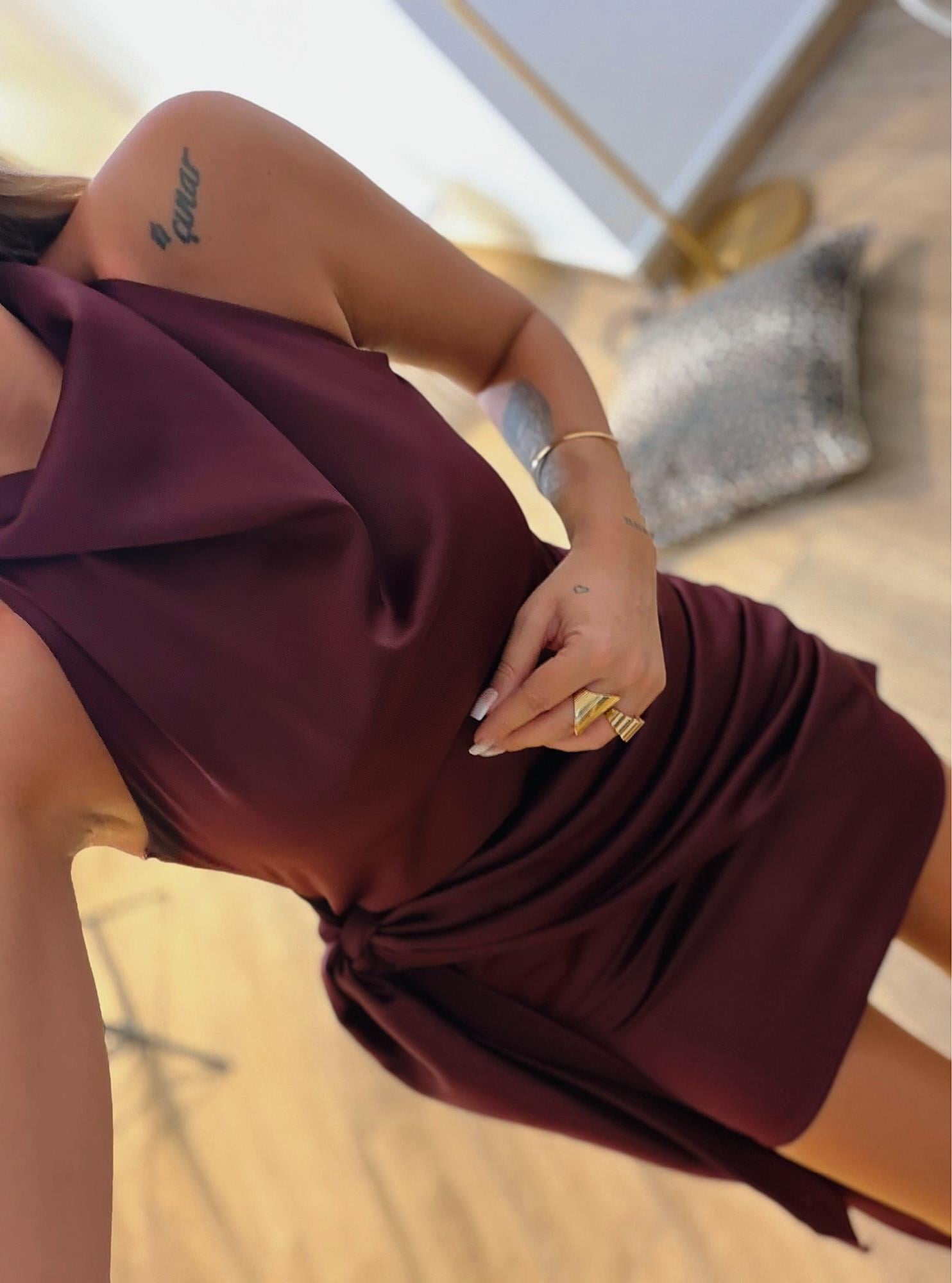 Sırt Dekolteli Bağlamalı Saten Mini Bordo Elbise