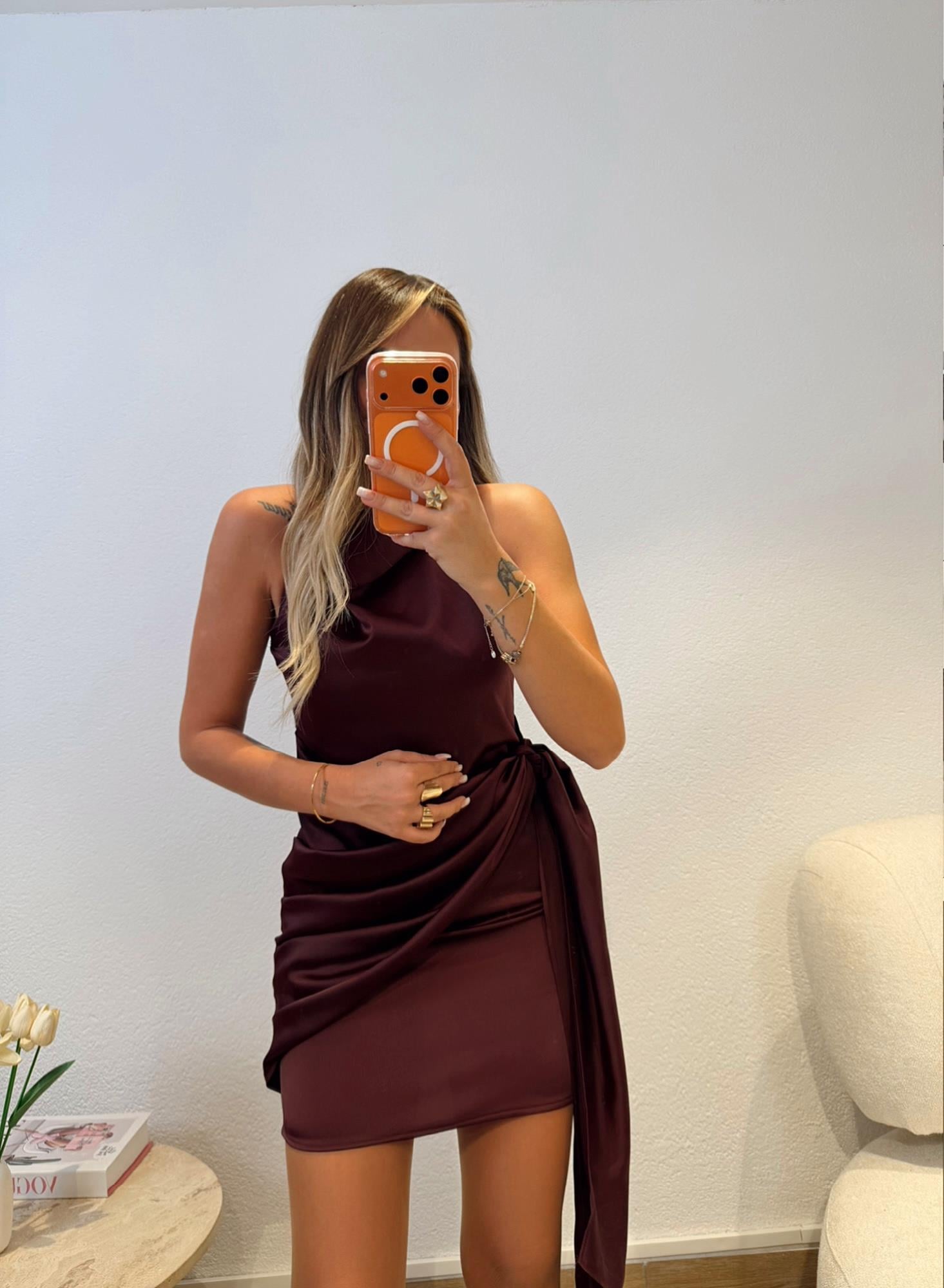Sırt Dekolteli Bağlamalı Saten Mini Bordo Elbise