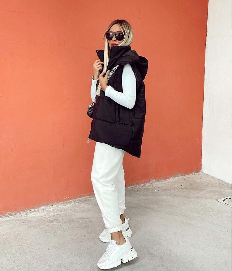 Siyah Kapişonlu Oversize Şişme Yelek