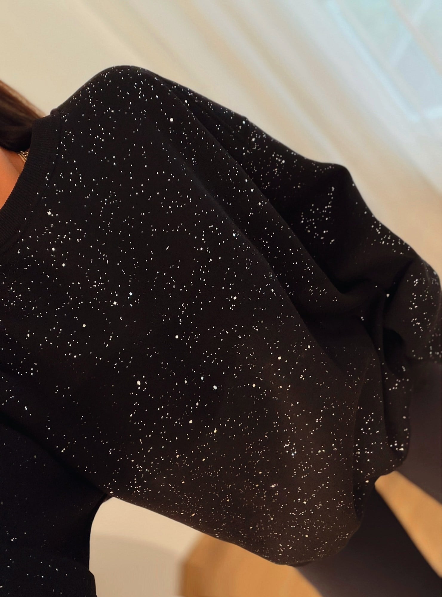 Siyah Simli Şardonlu Sweatshirt