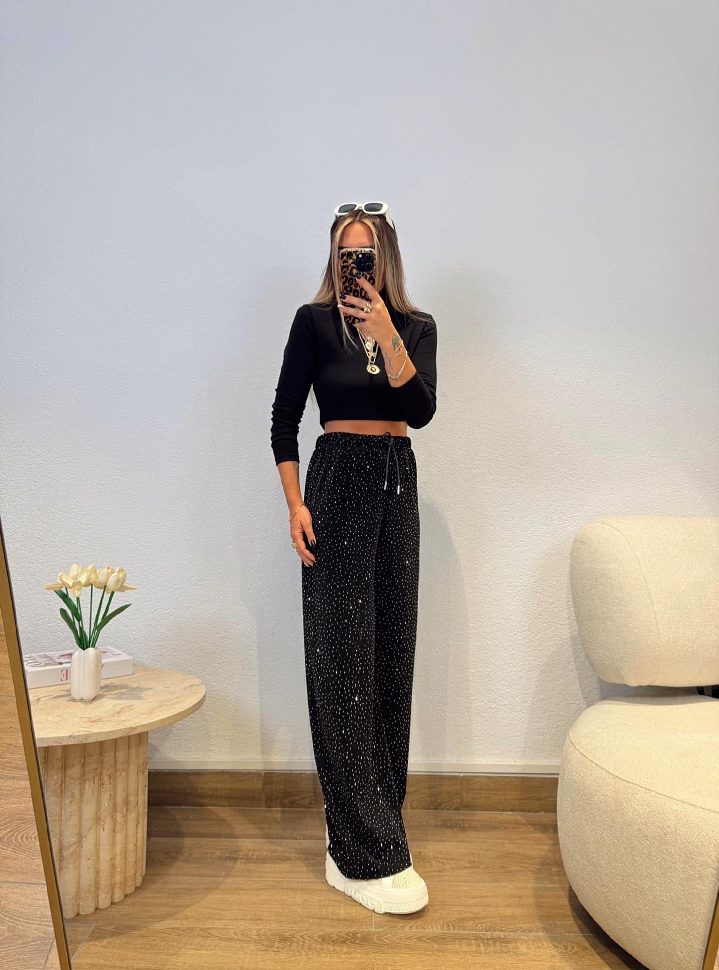 Siyah Taşlı Rahat Pantolon