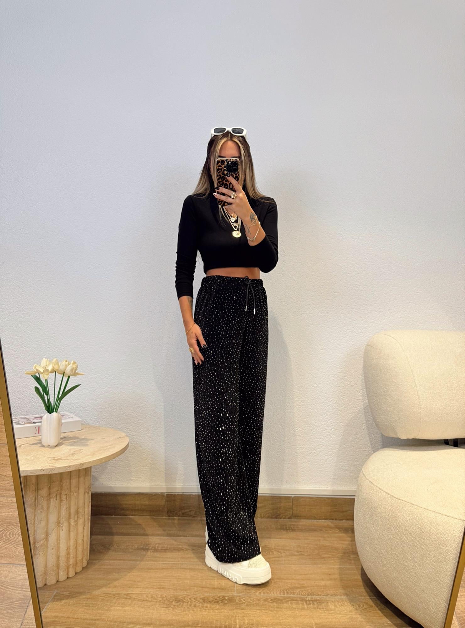 Siyah Taşlı Rahat Pantolon