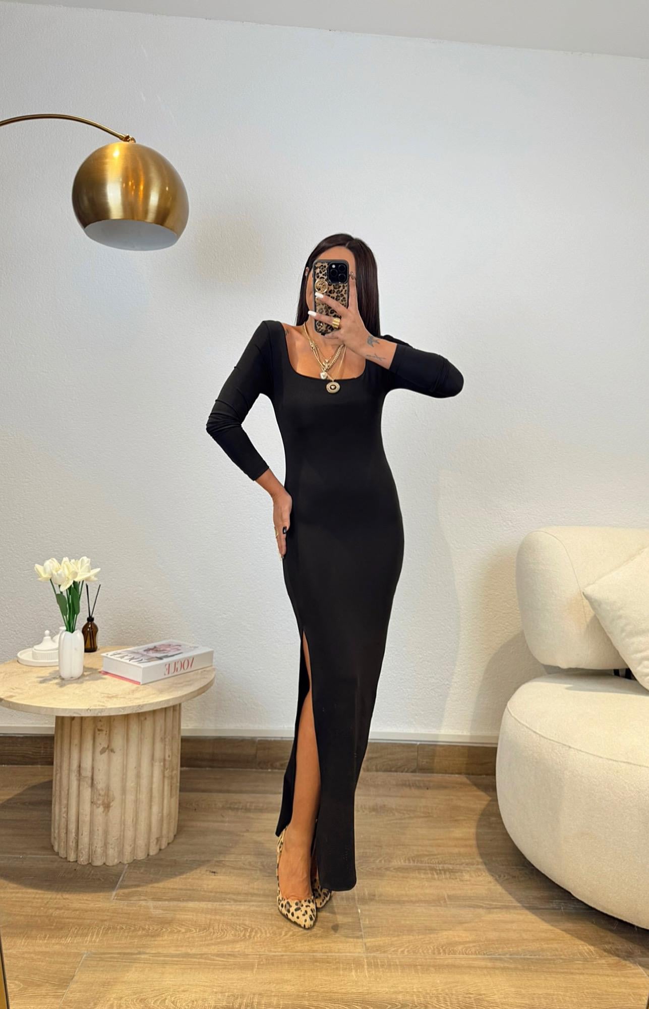 Siyah Toparlayıcı Yırtmaçlı Midi Elbise