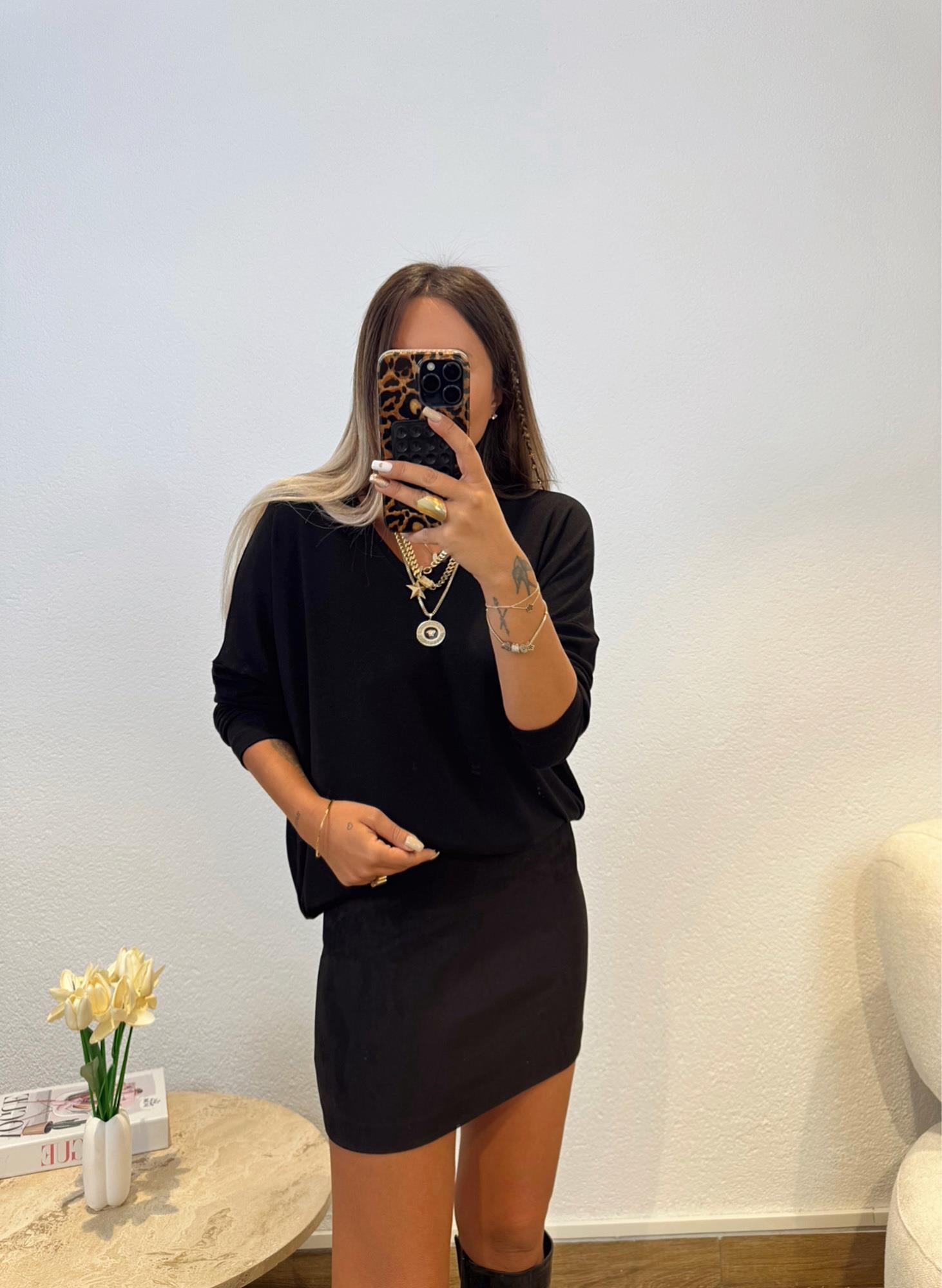 Siyah V Yaka Yumoş Basic Triko