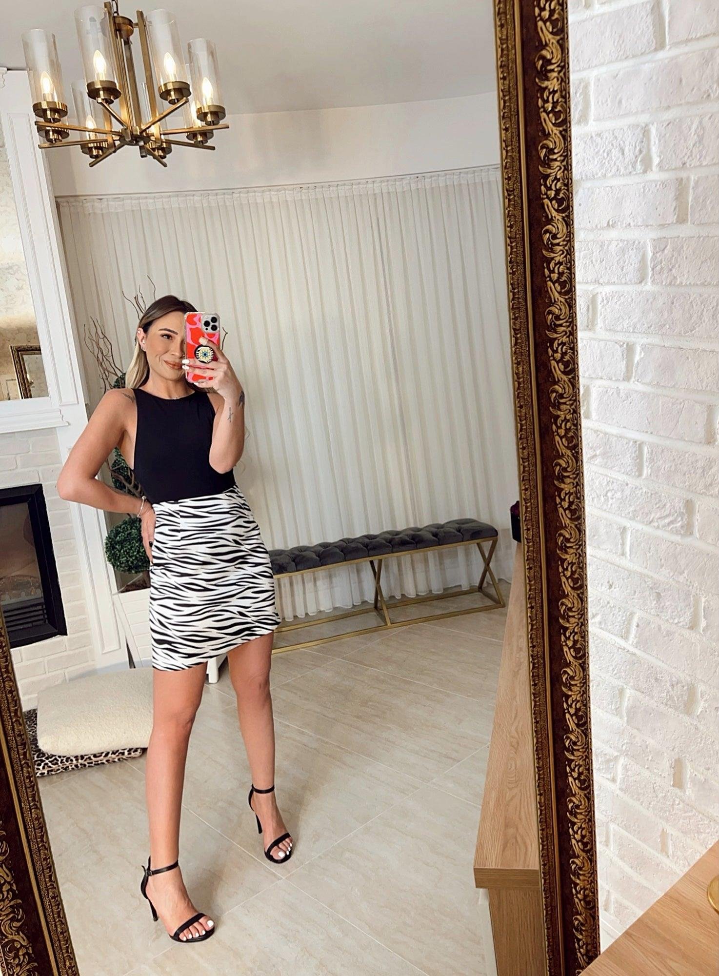 Siyah Zebra Desen Saten Etek