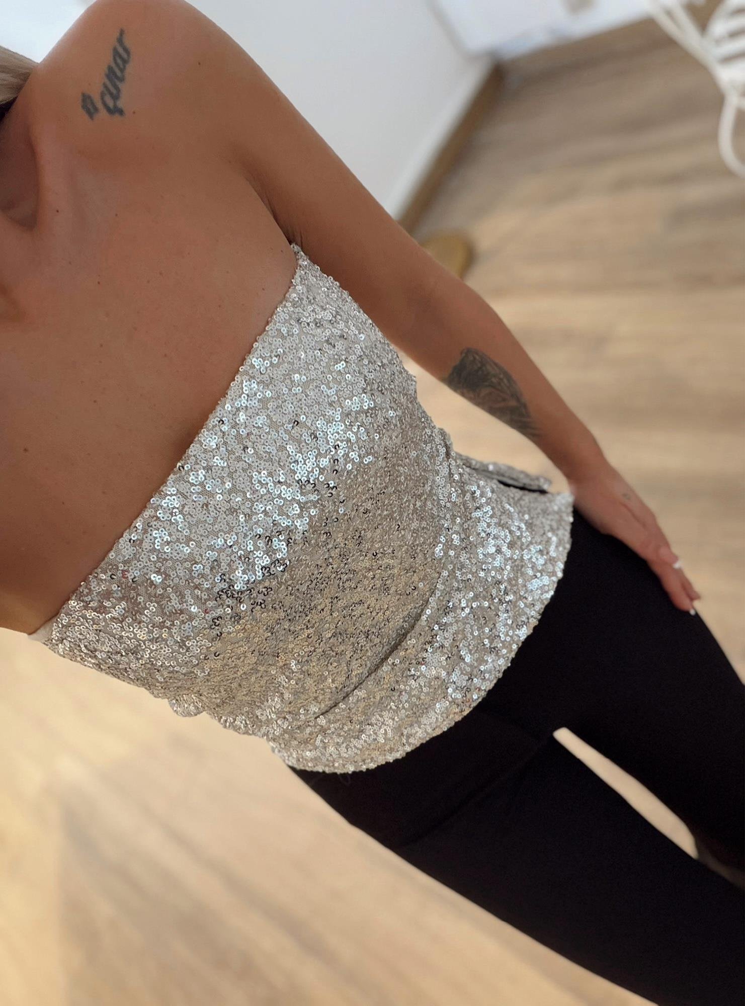 Straplez Pul Payet Asimetrik Bal Rengi Crop