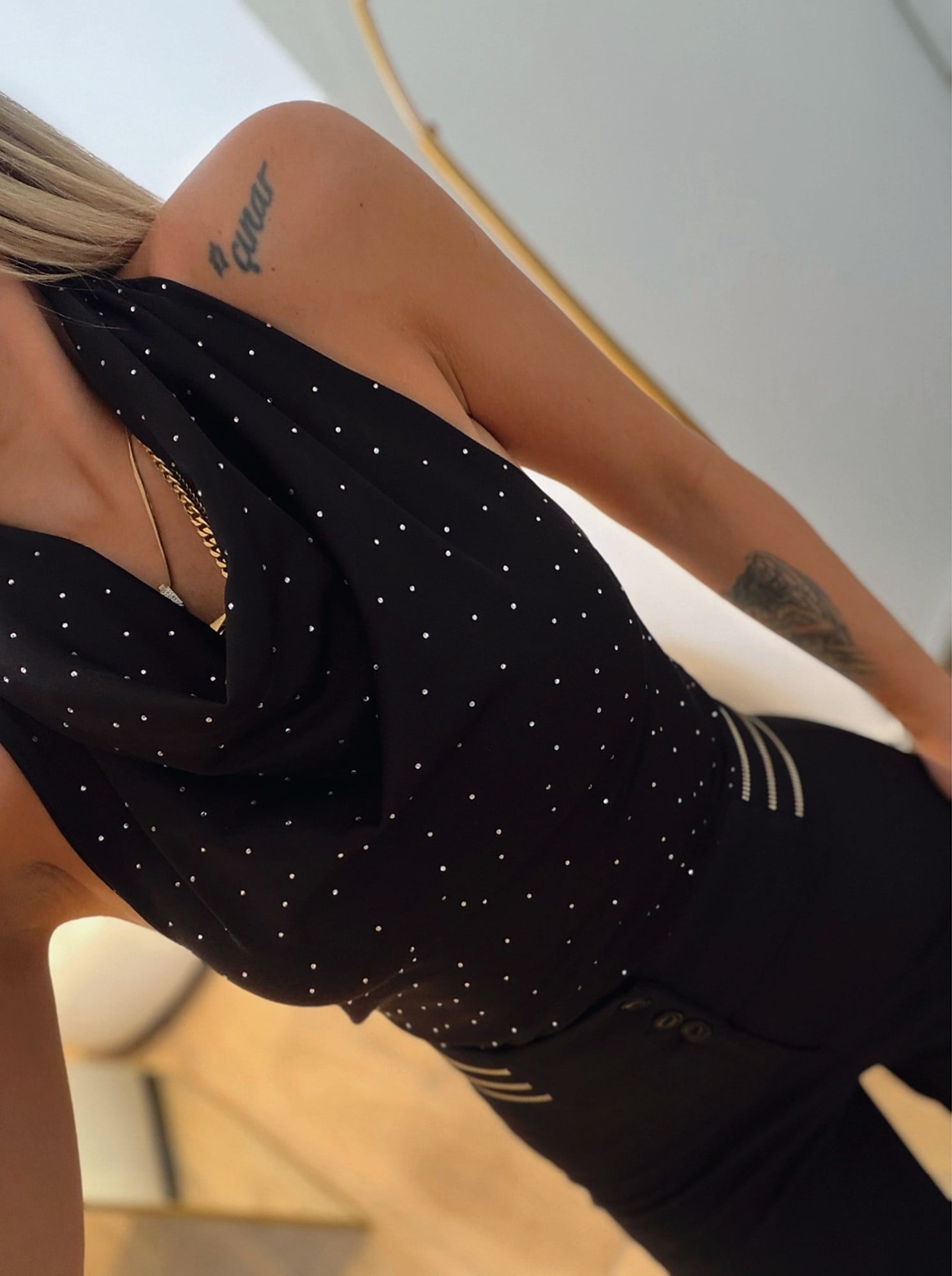 Taşlı Sırt Dekolteli Degaje Siyah Bluz