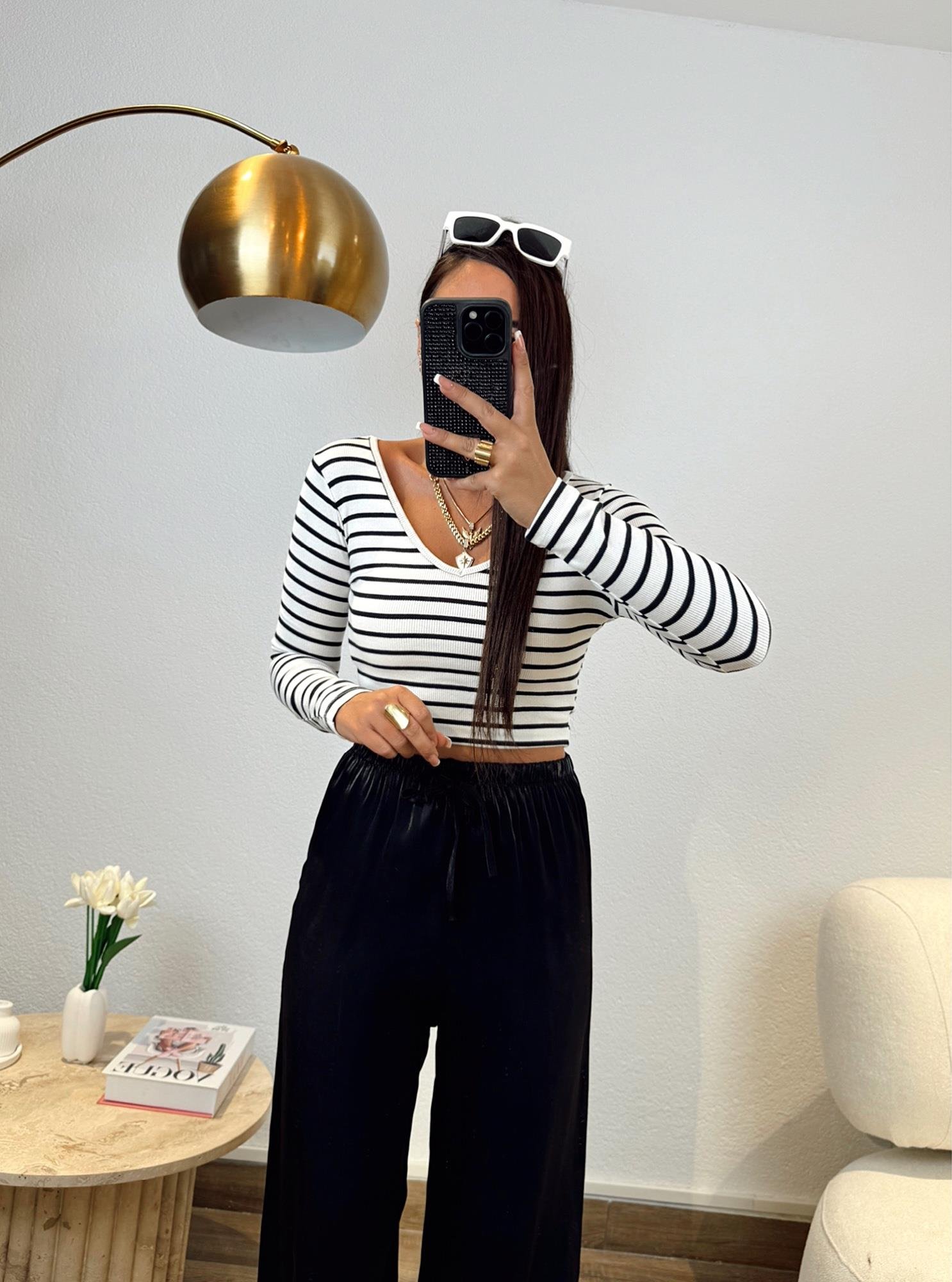 V Yaka Çizgili Crop