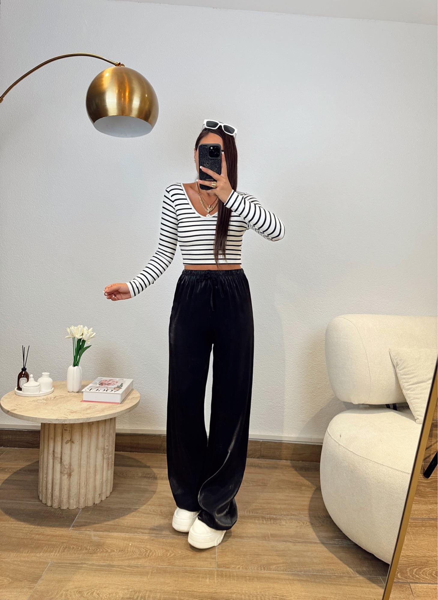 V Yaka Çizgili Crop