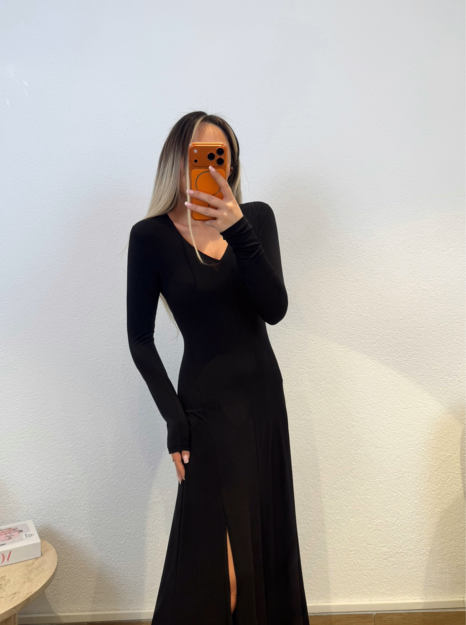 V Yaka Parça Yırtmaçlı Midi Boy Elbise