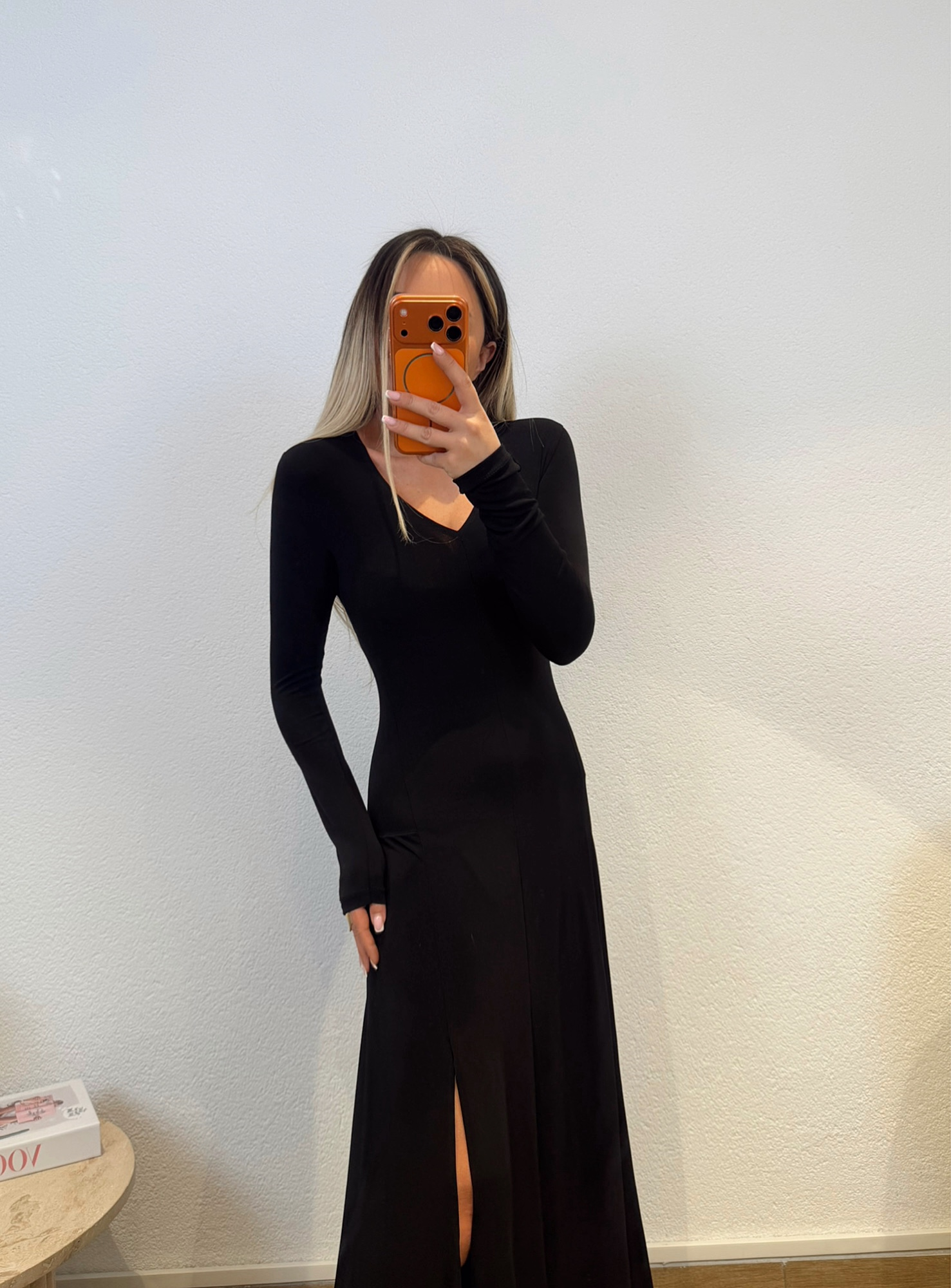 V Yaka Parça Yırtmaçlı Midi Boy Elbise