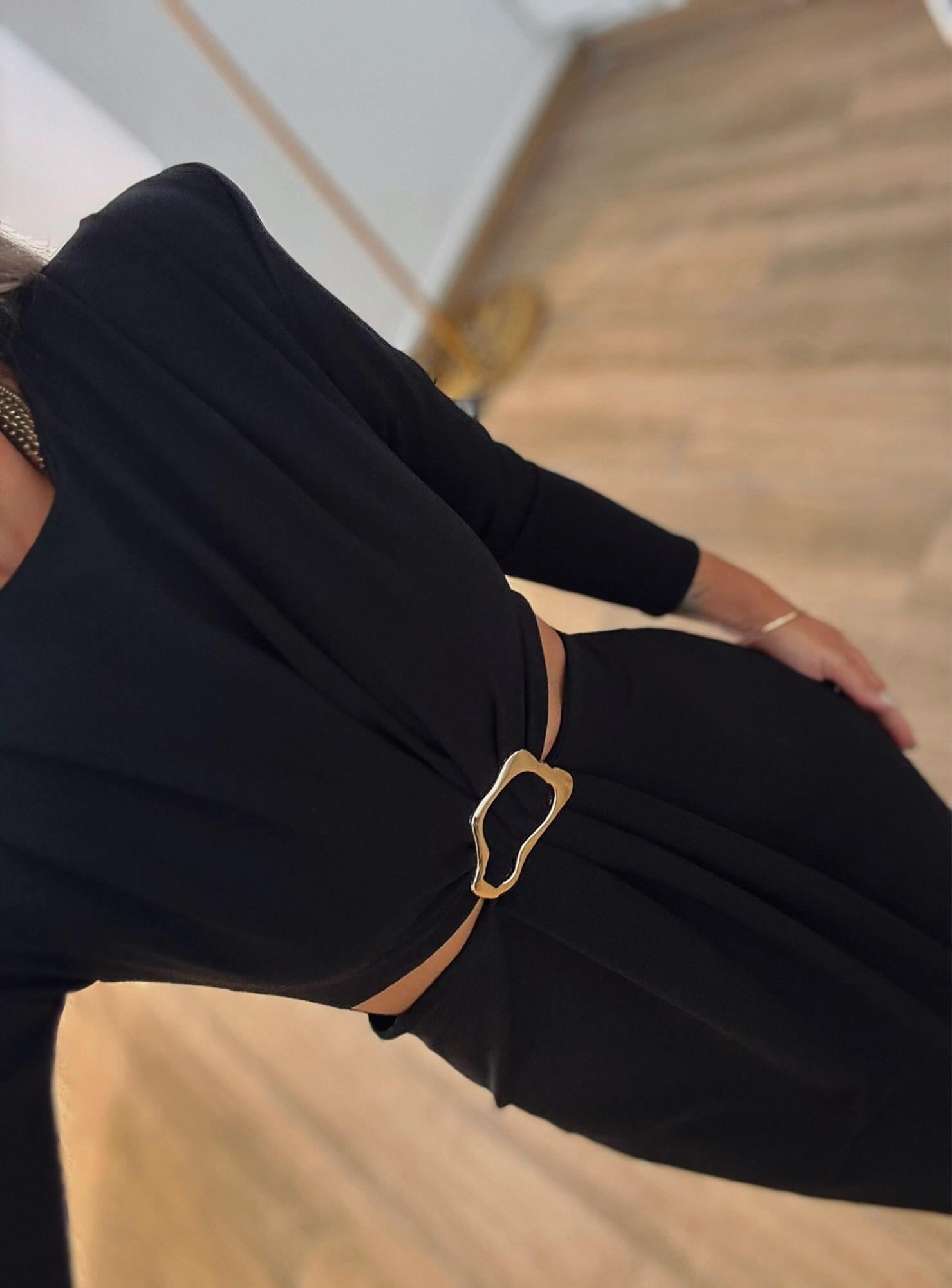 Vatkalı Aksesuarlı Elbise