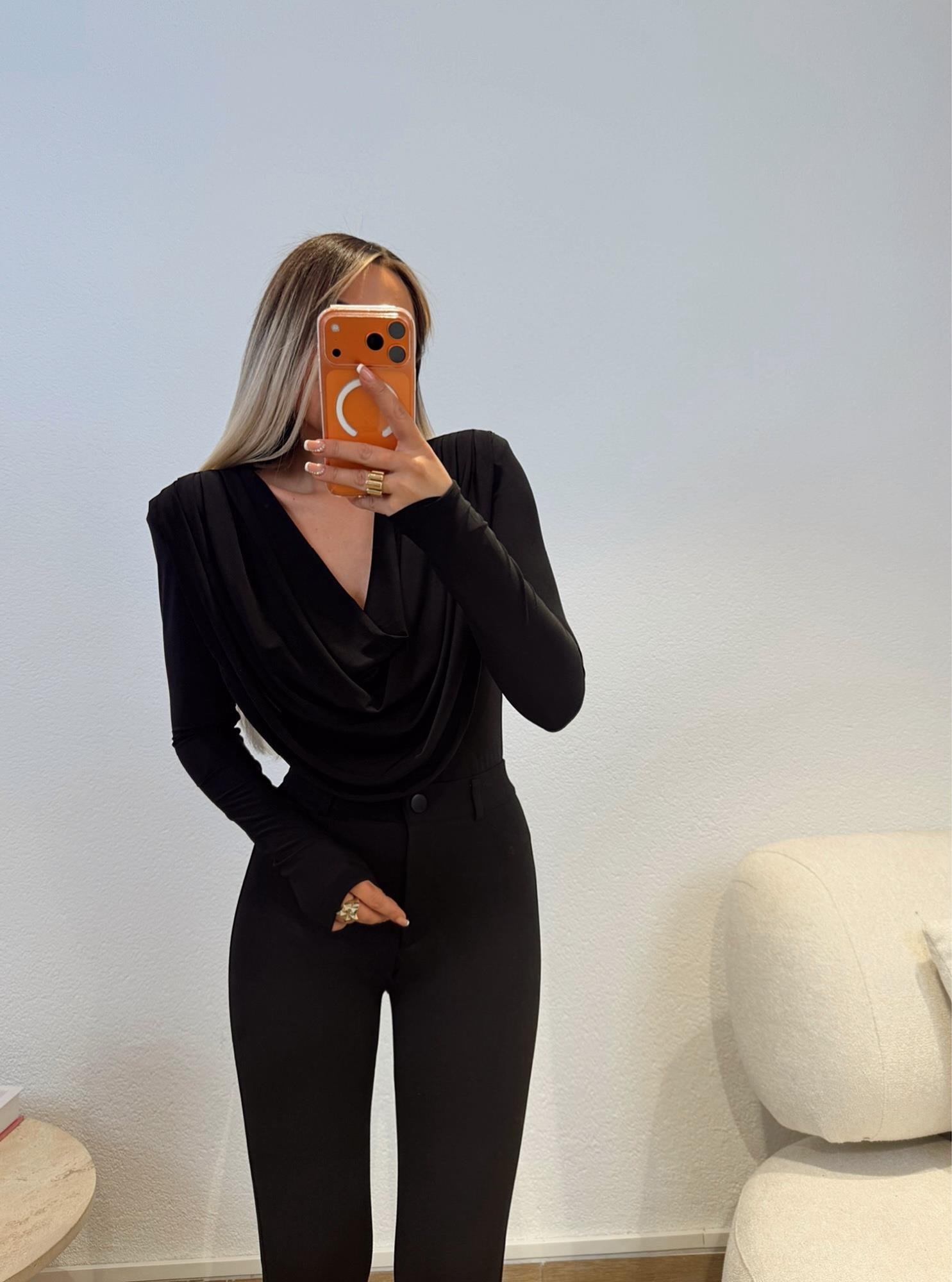 Vatkalı Degaje Siyah Bluz