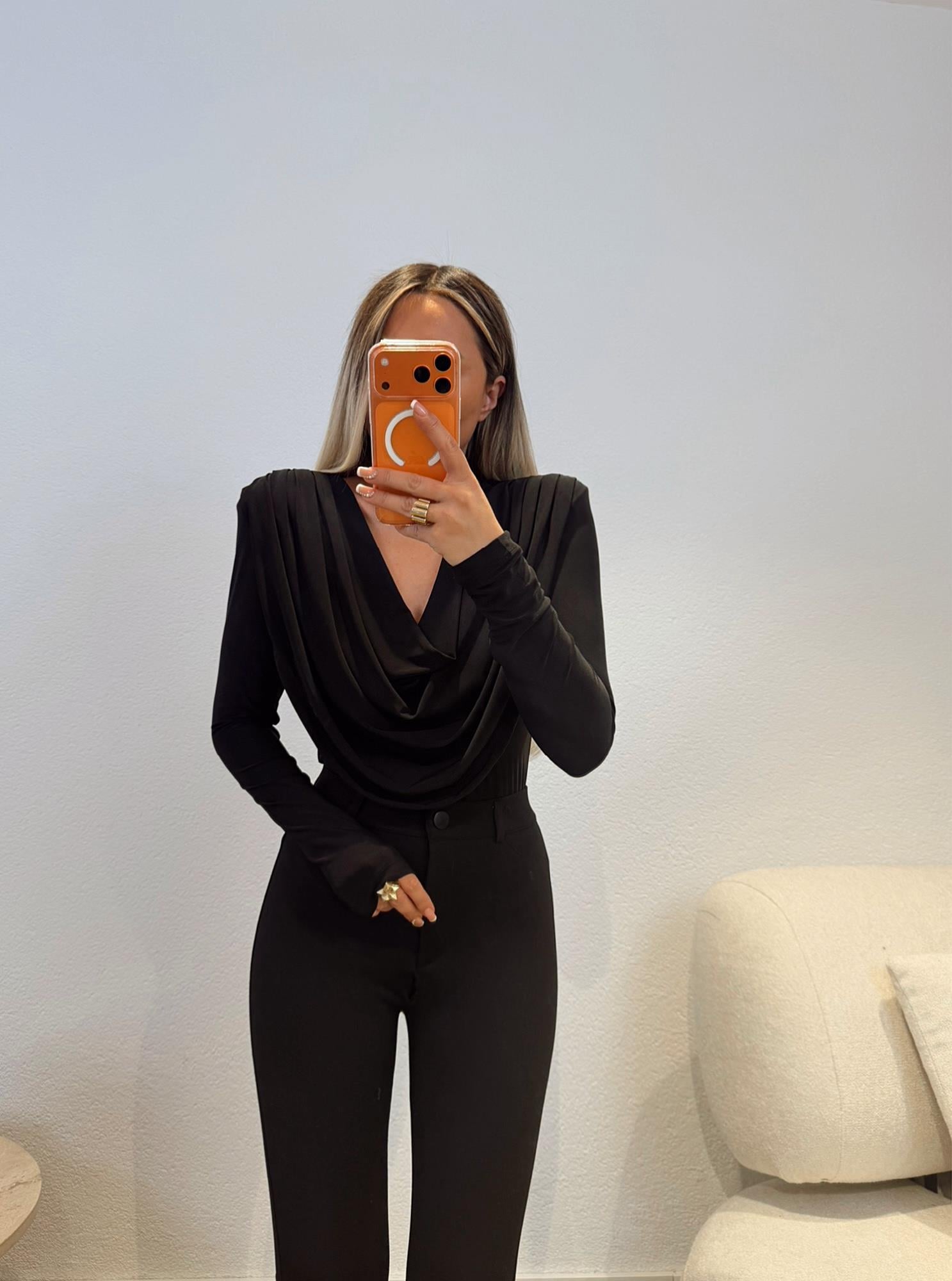 Vatkalı Degaje Siyah Bluz