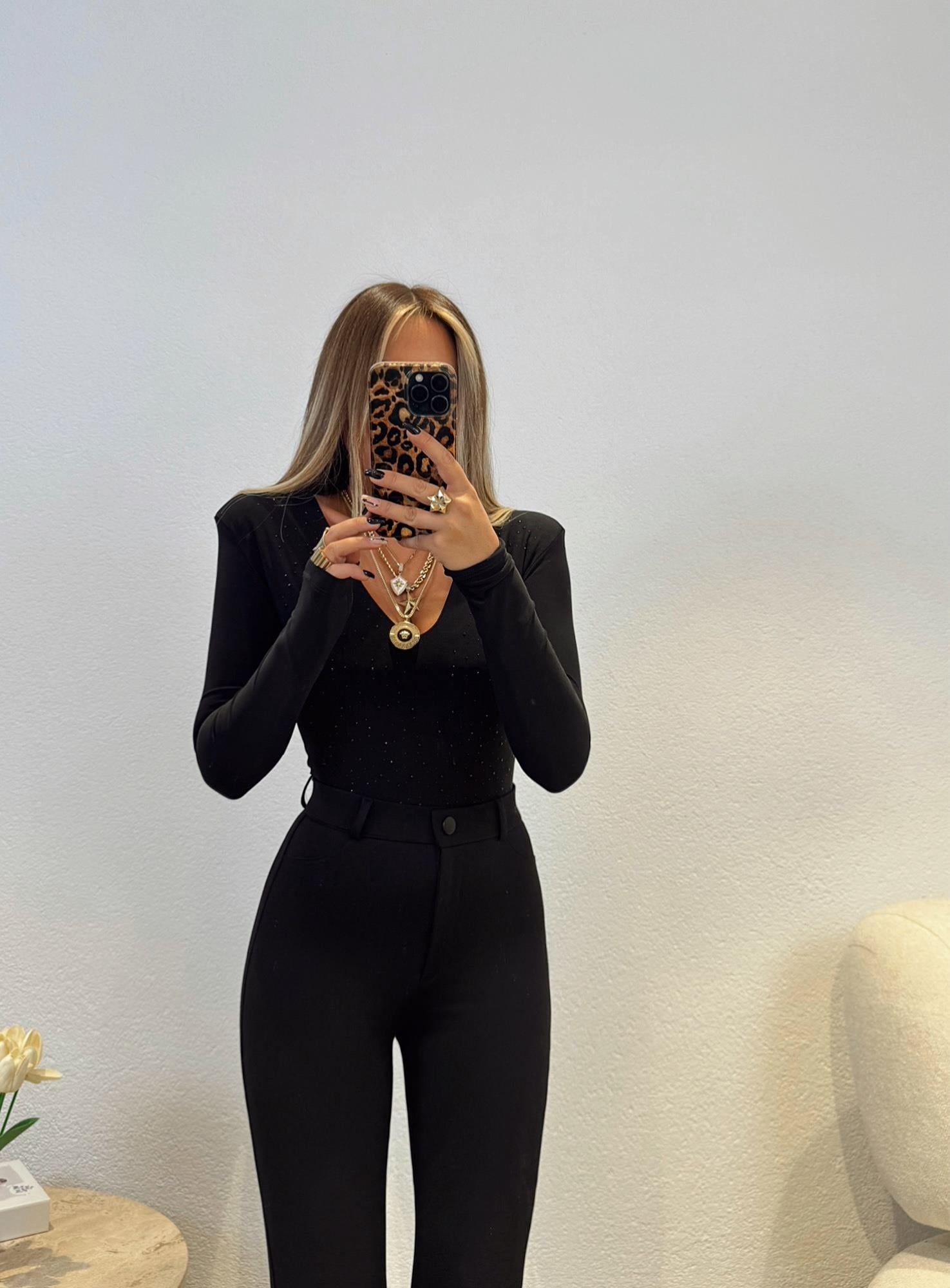Vatkalı Derin V Taşlı Bodysuit