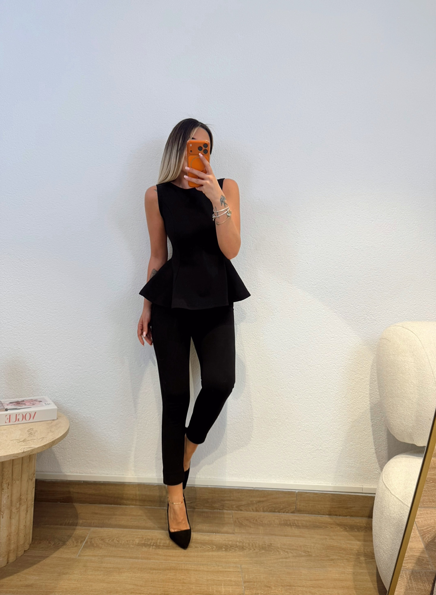 Volanlı Kolsuz Bluz