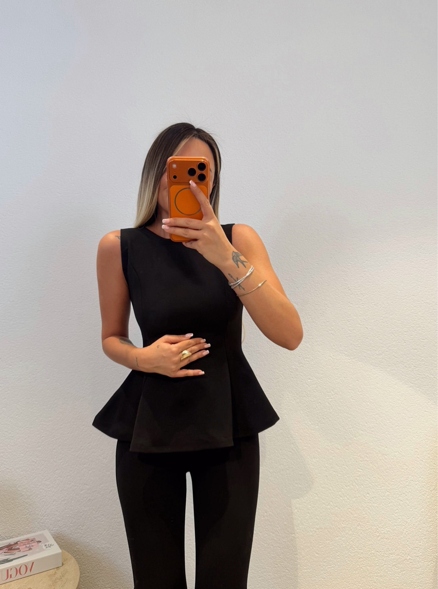 Volanlı Kolsuz Bluz