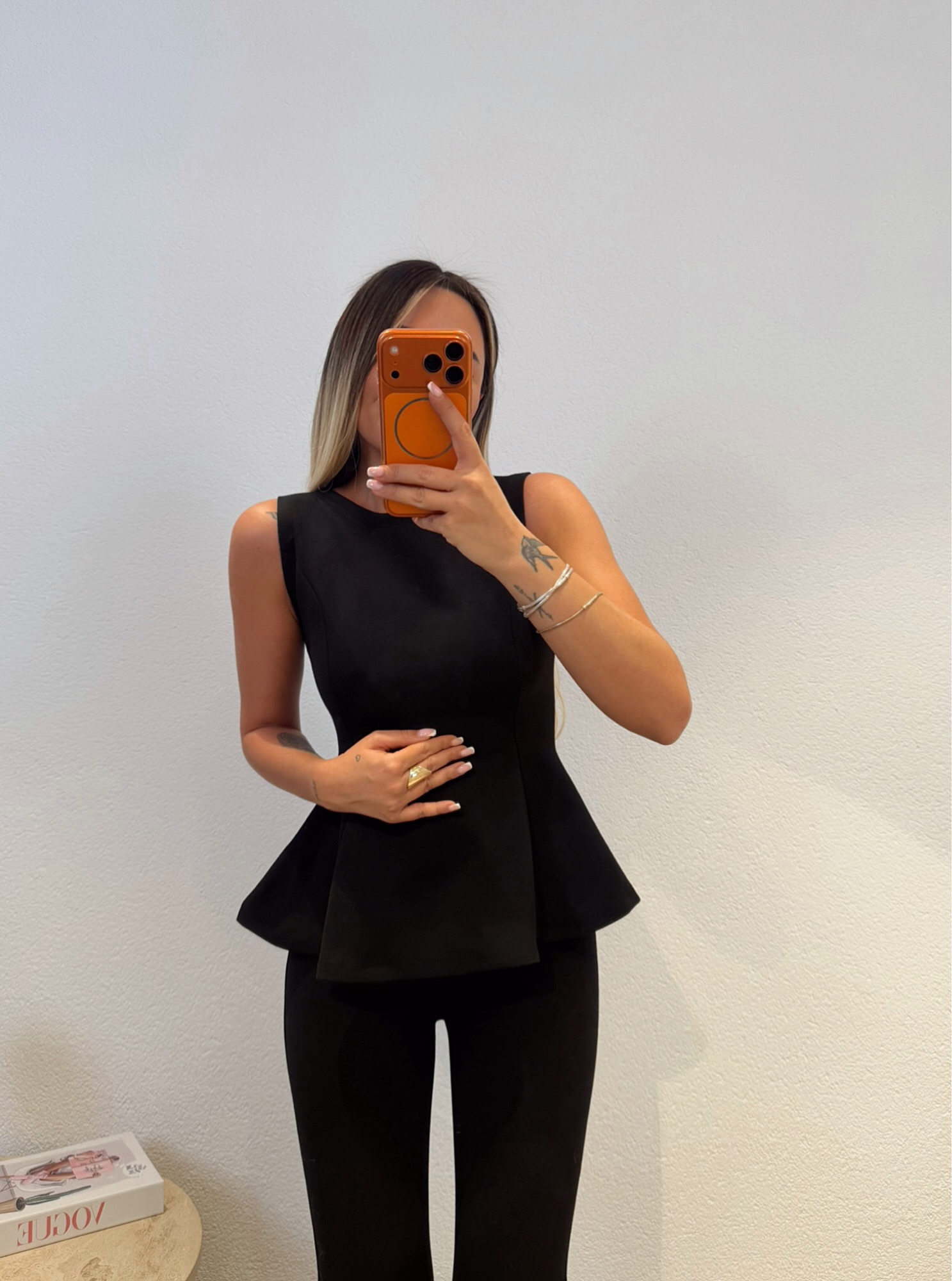Volanlı Kolsuz Bluz