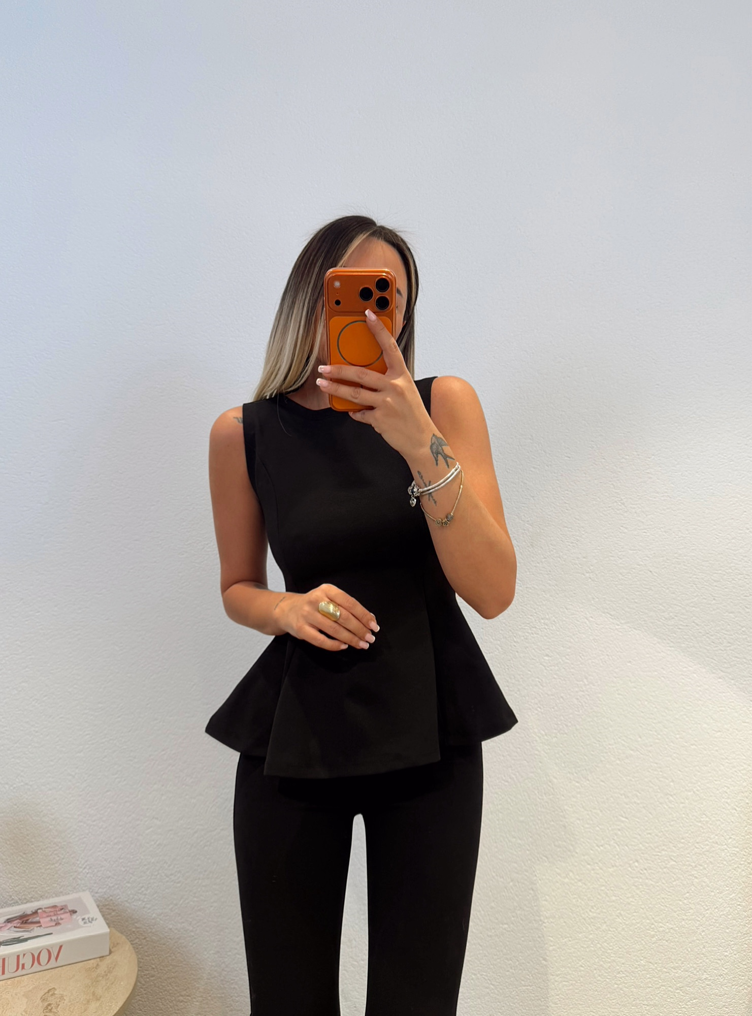 Volanlı Kolsuz Bluz