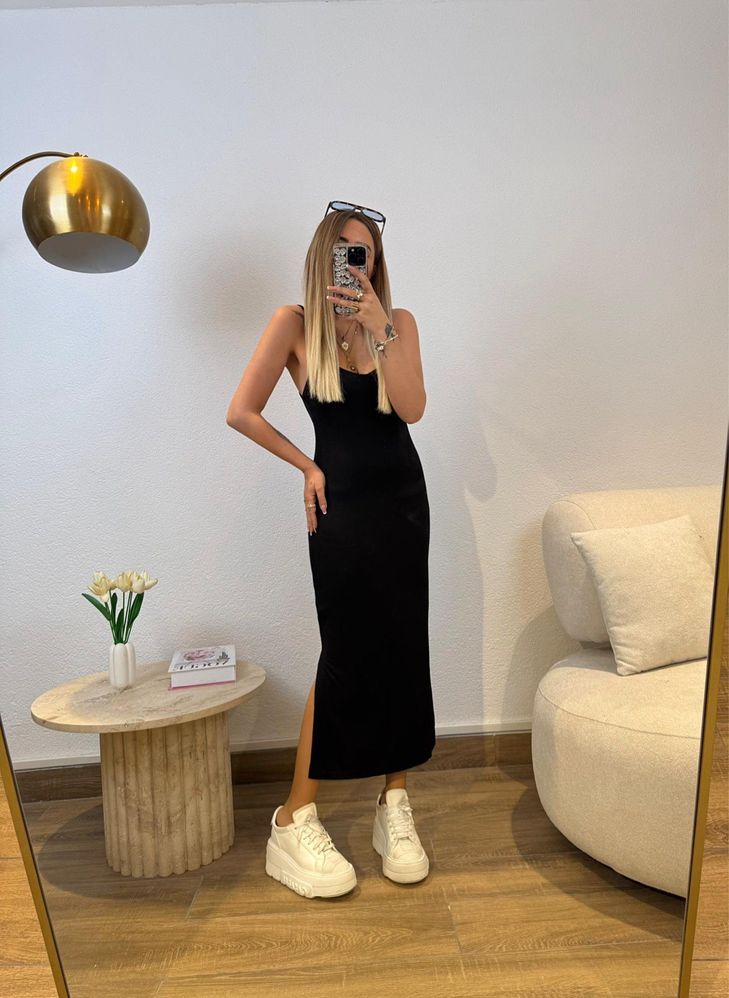 Yanları Yırtmaçlı Modal İp Askılı Siyah Elbise