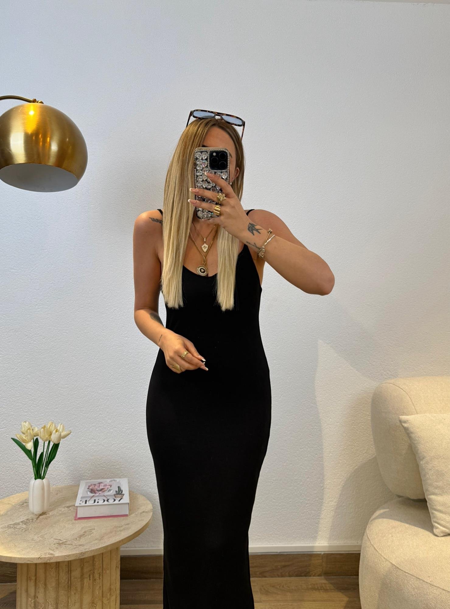 Yanları Yırtmaçlı Modal İp Askılı Siyah Elbise