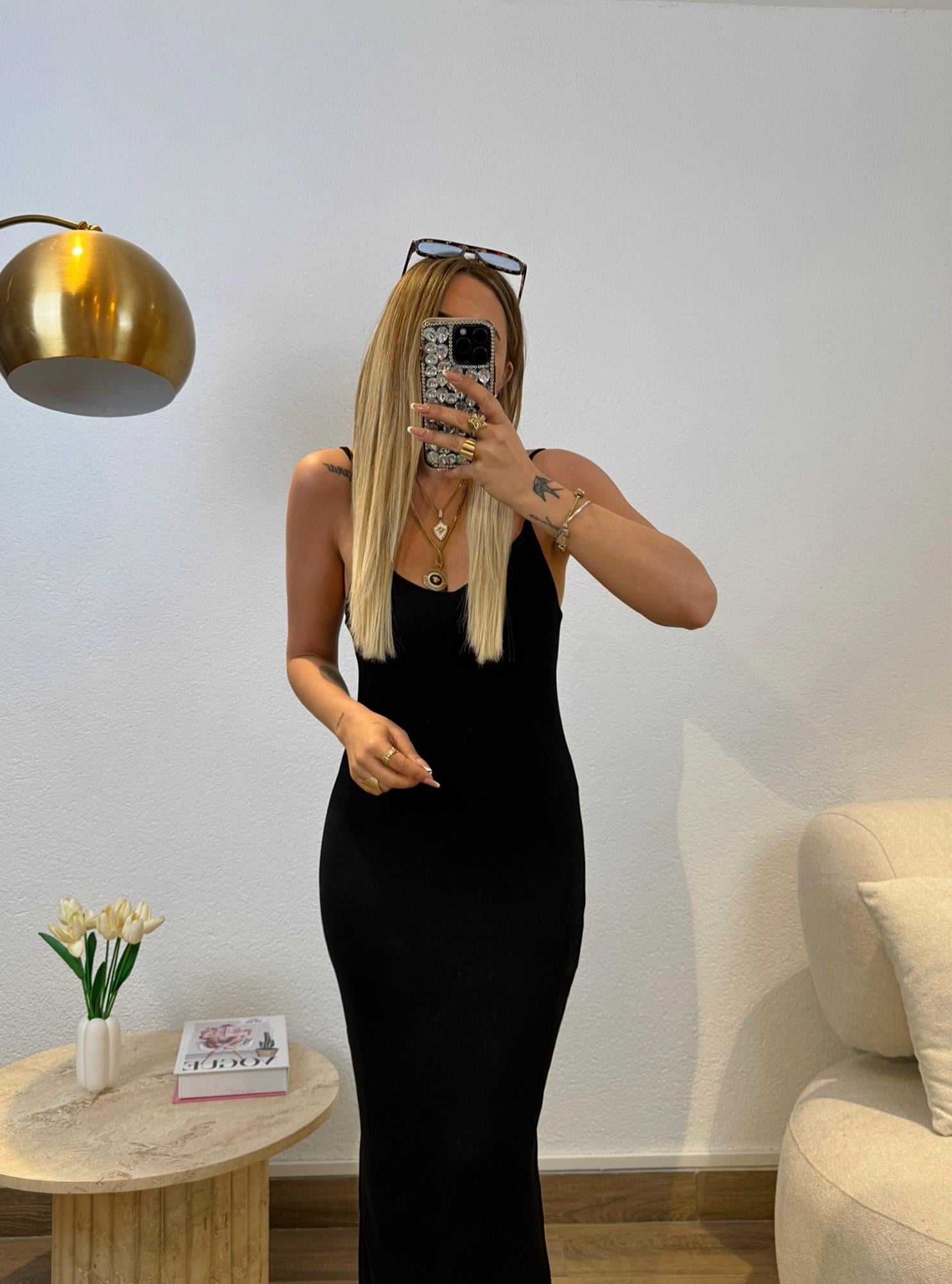 Yanları Yırtmaçlı Modal İp Askılı Siyah Elbise