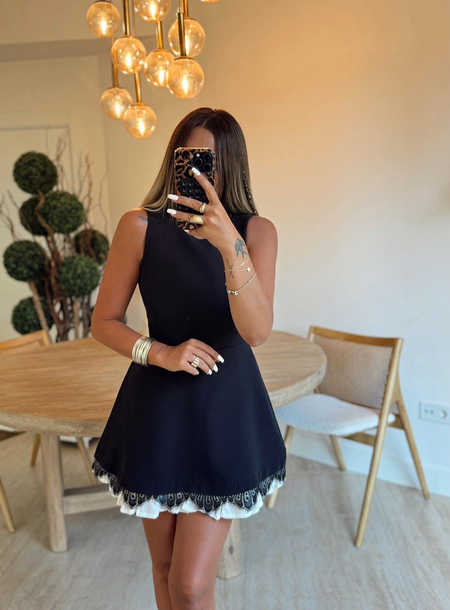 Yeniz Sezon Dantel Detay Crep Elbise