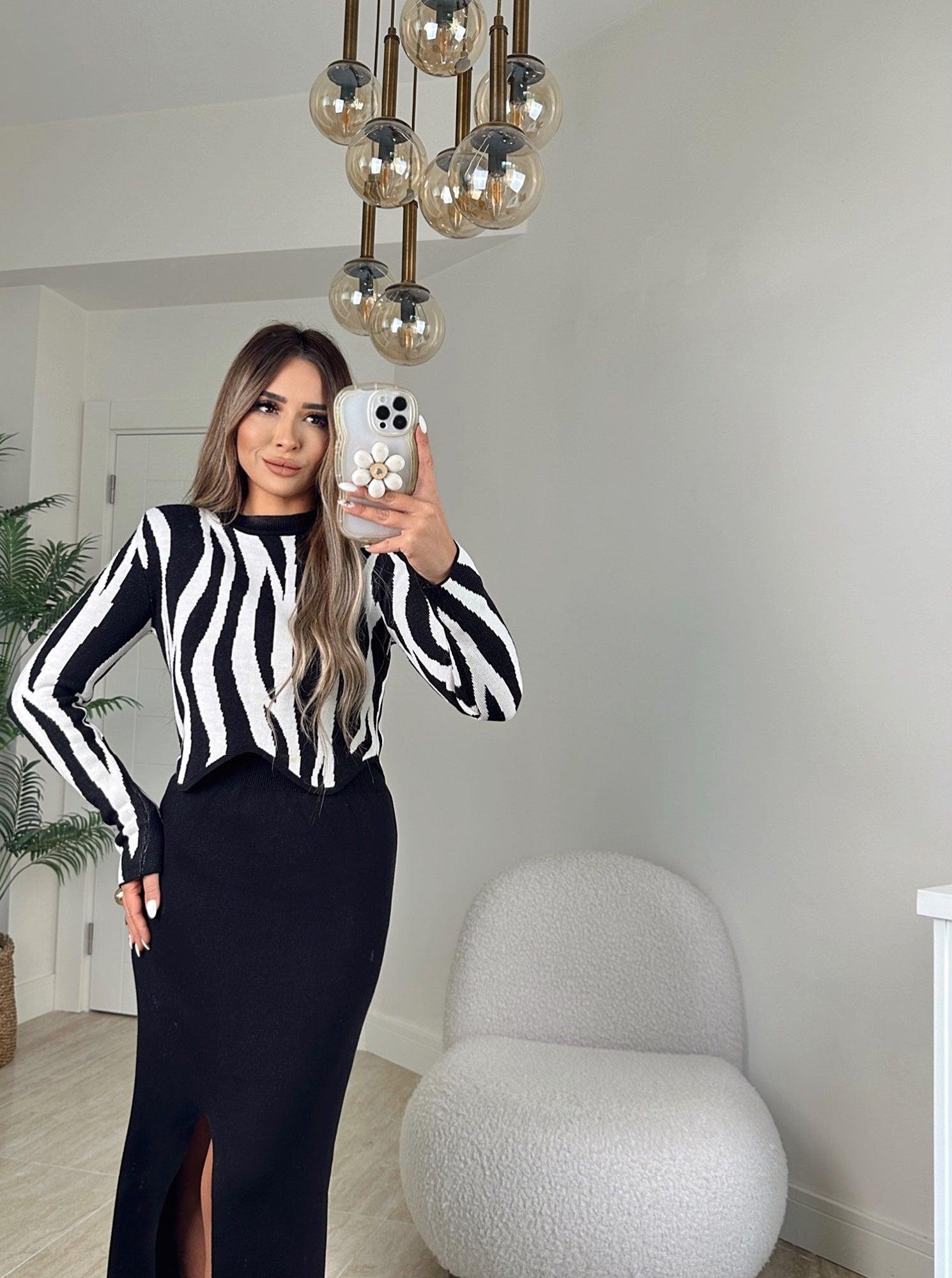 Yırtmaçlı Siyah Triko Etek