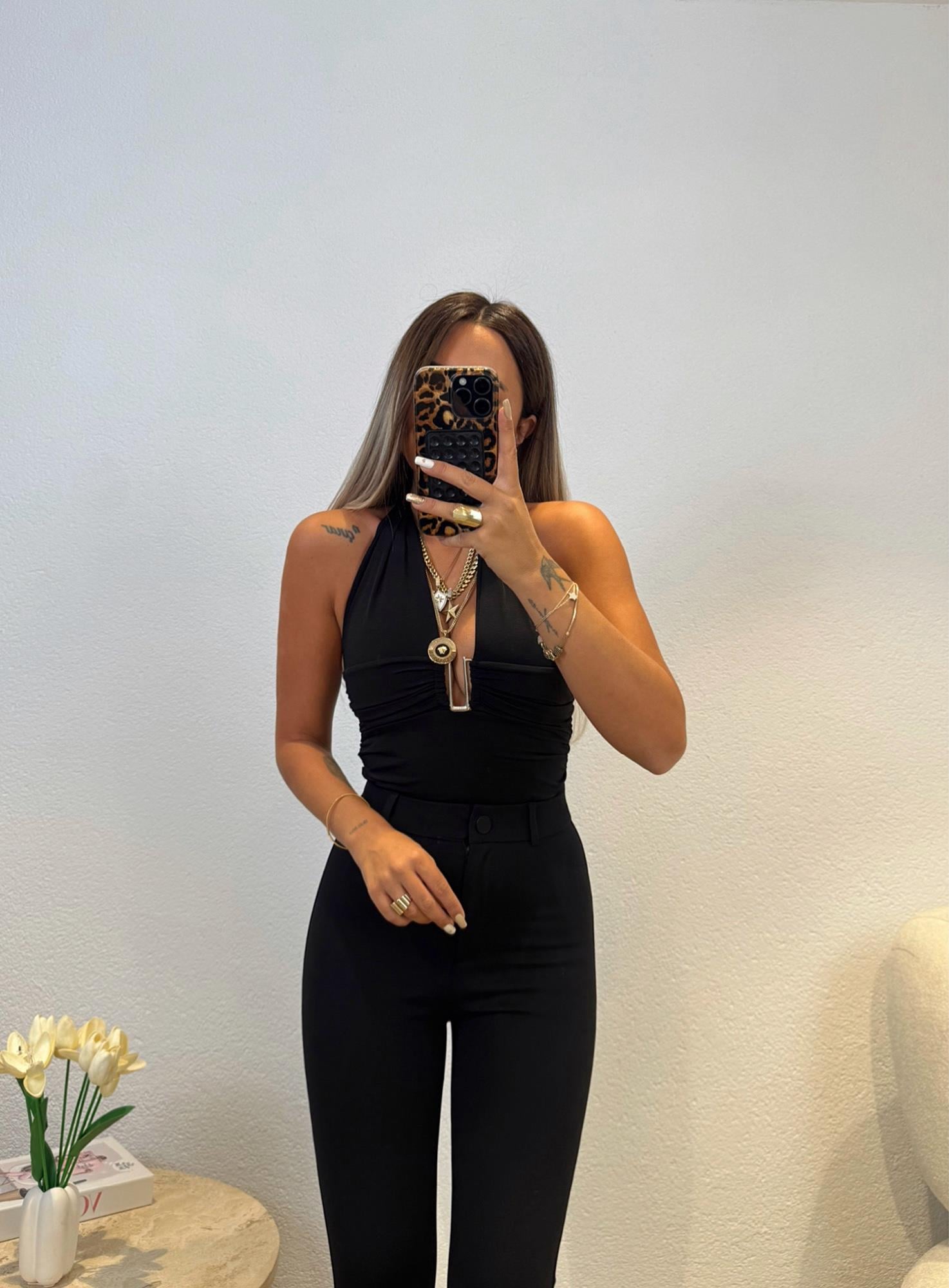 Z.a Model Boyundan Bağlamalı Sırtı Açık Bluz