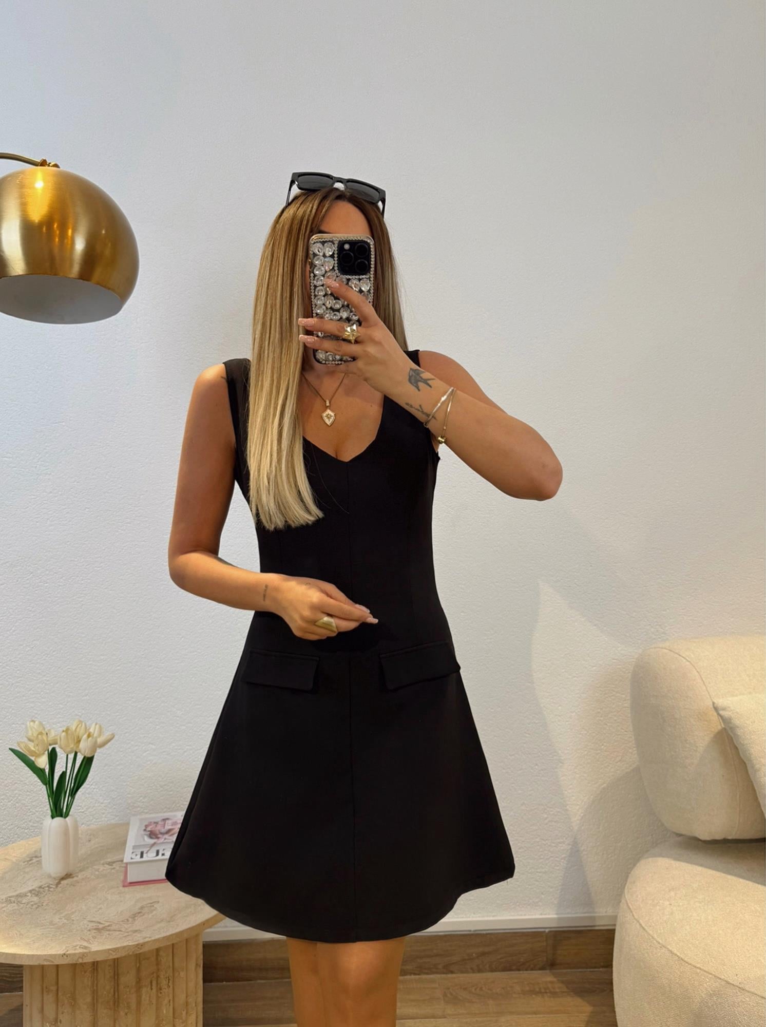 Z.a Model V Yaka Kapak Cepli Siyah Elbise