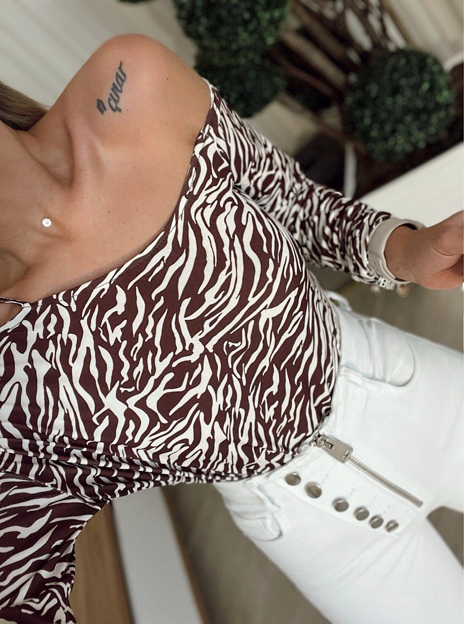 Zebra Desen Kahve Omuz Detay Bluz