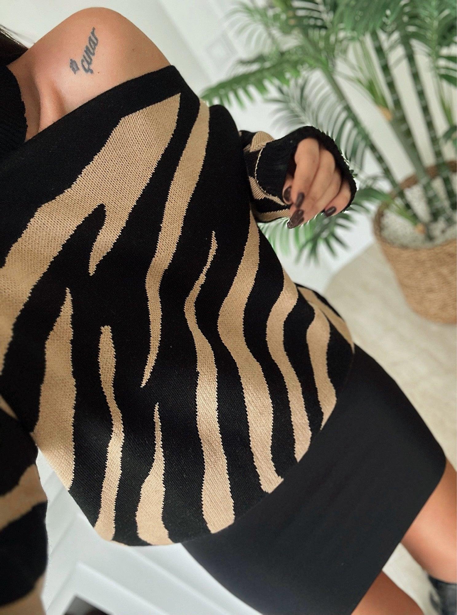 Zebra Desen Omuz Detay Kazak