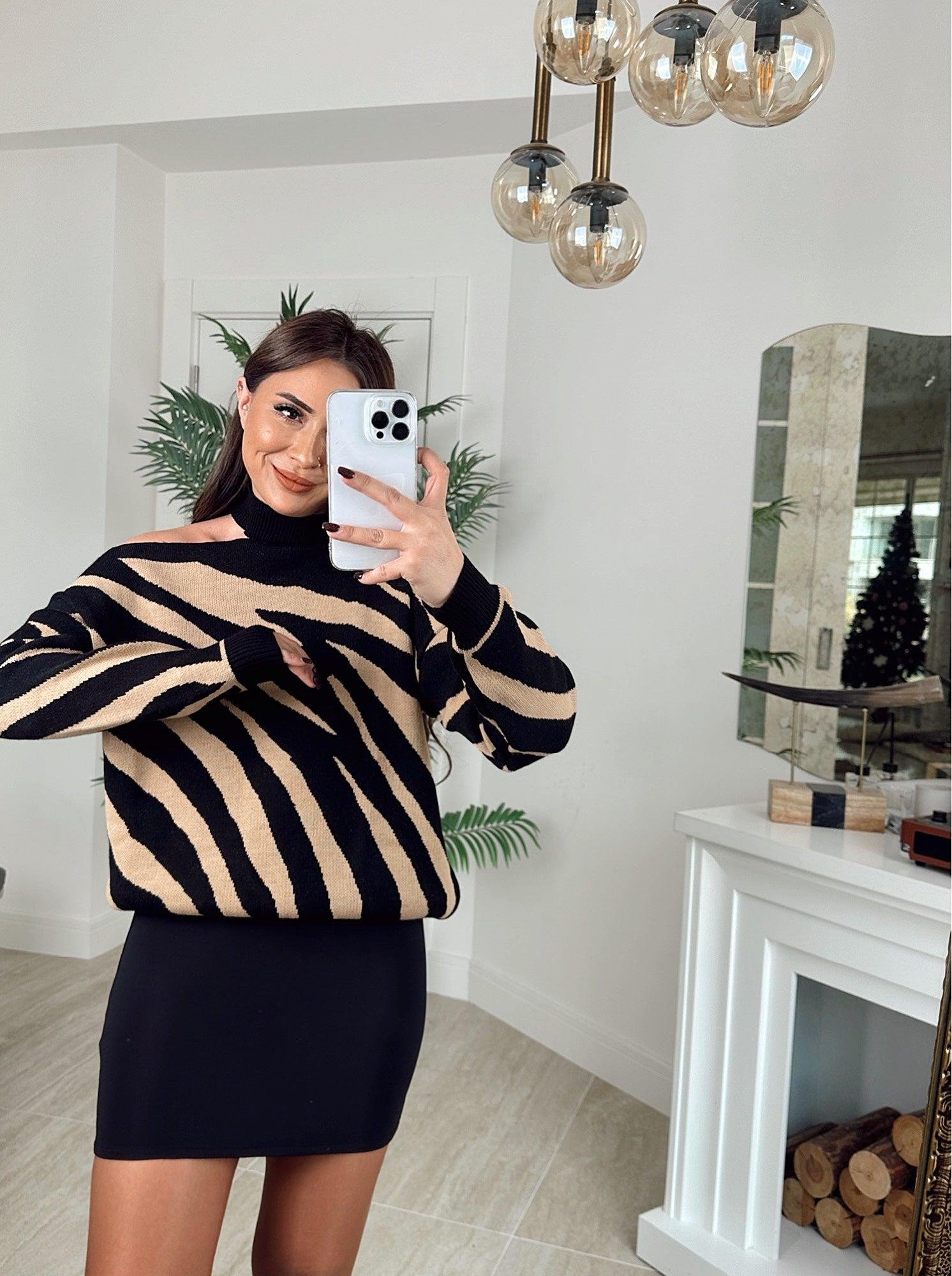 Zebra Desen Omuz Detay Kazak