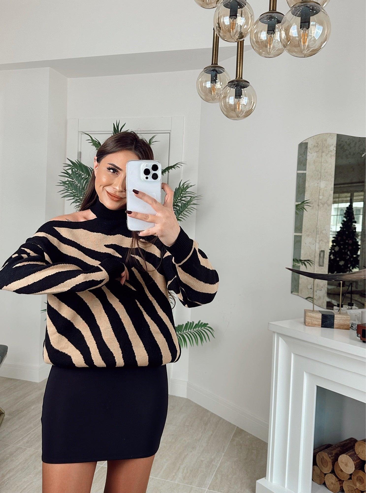 Zebra Desen Omuz Detay Kazak