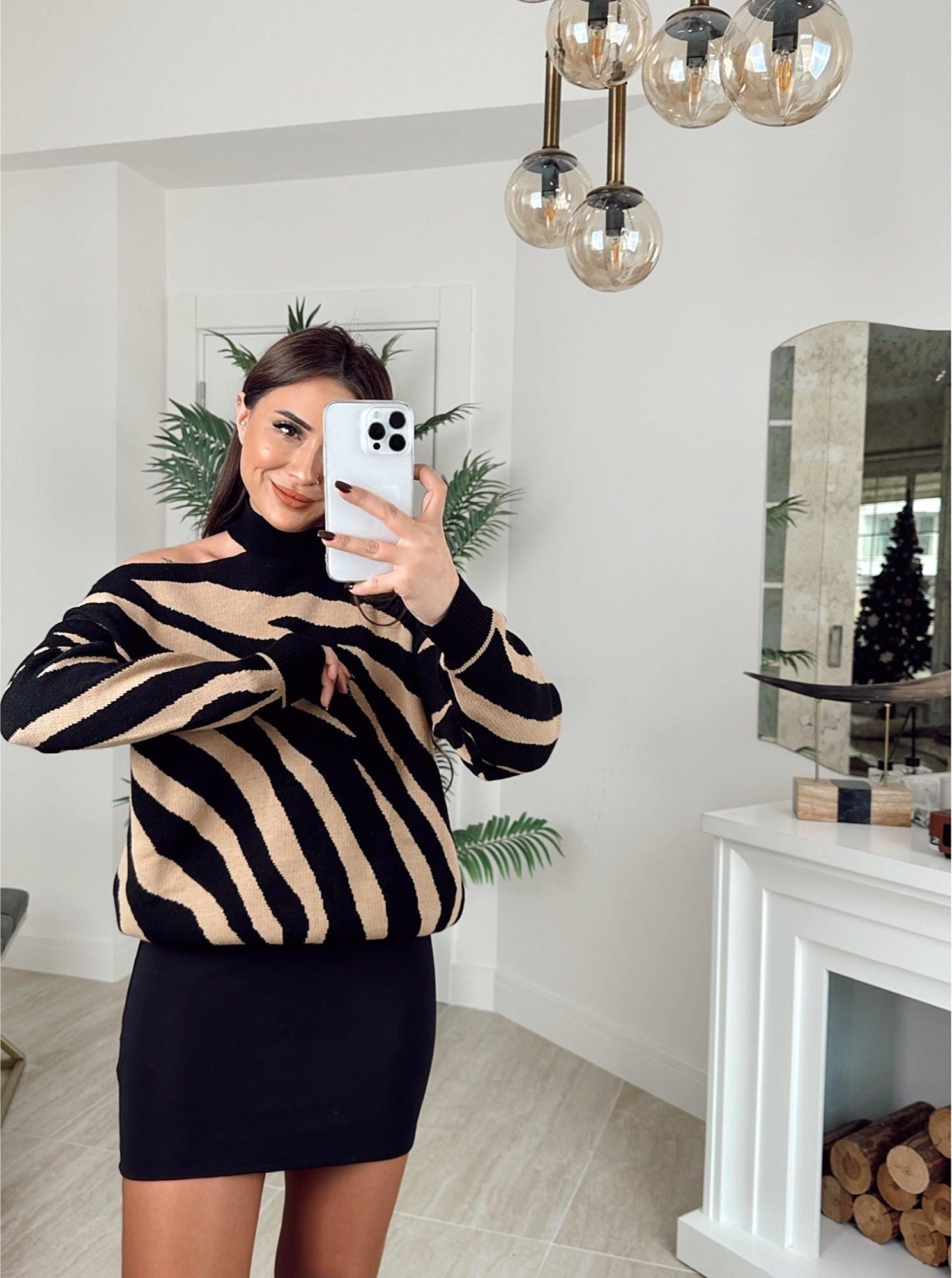 Zebra Desen Omuz Detay Kazak