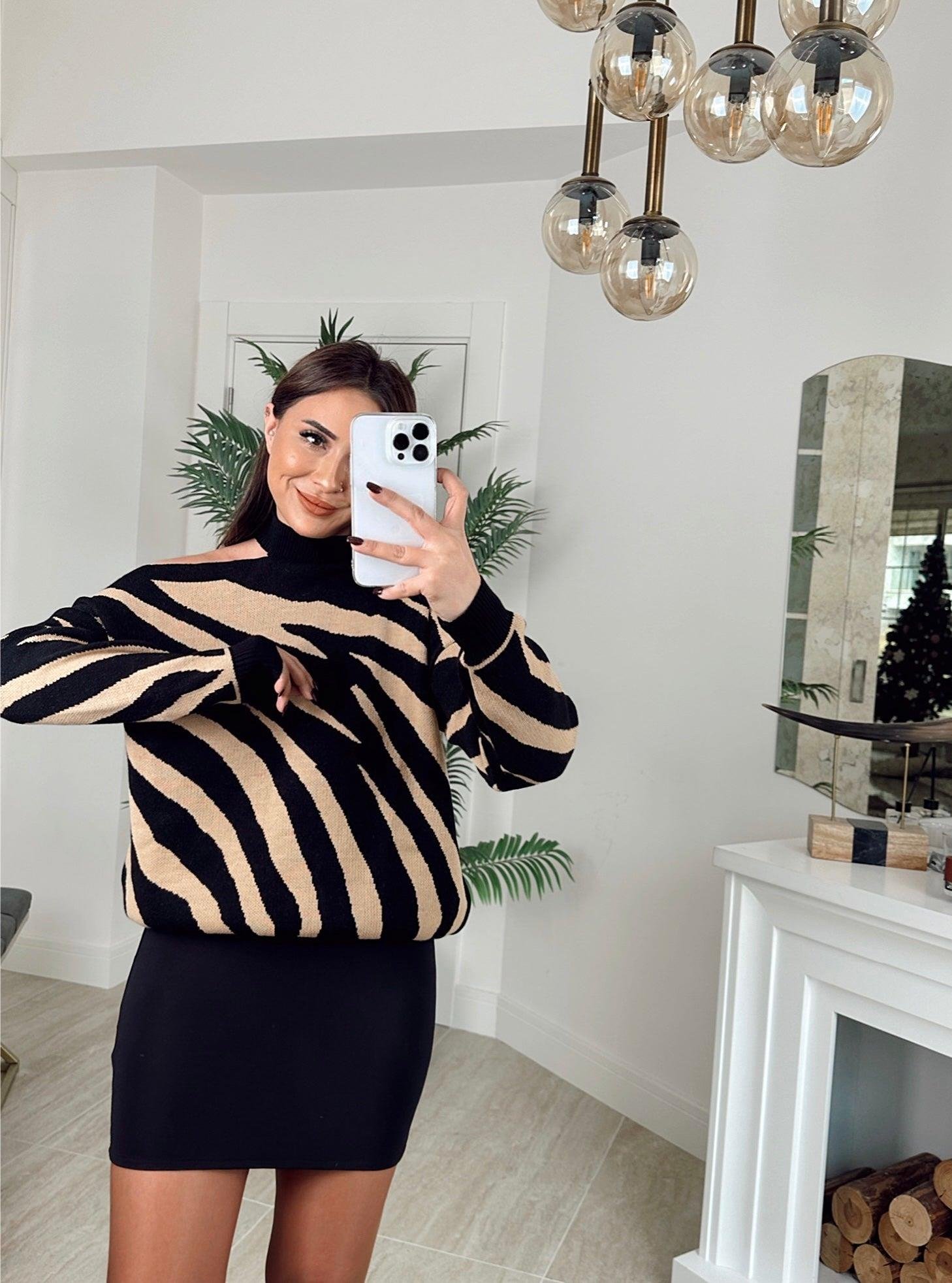 Zebra Desen Omuz Detay Kazak