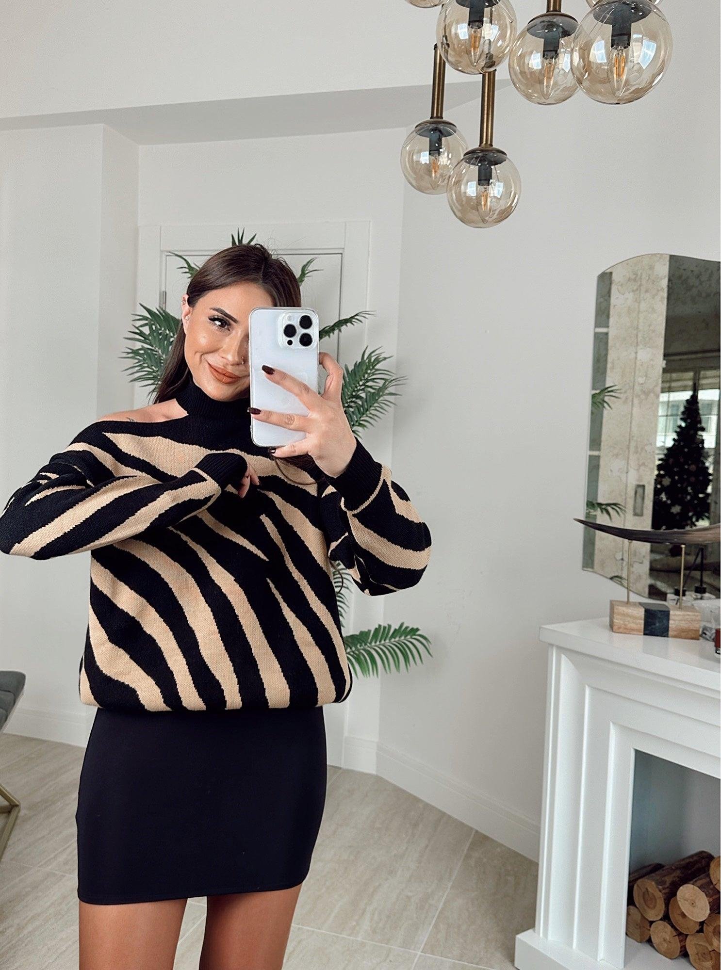 Zebra Desen Omuz Detay Kazak