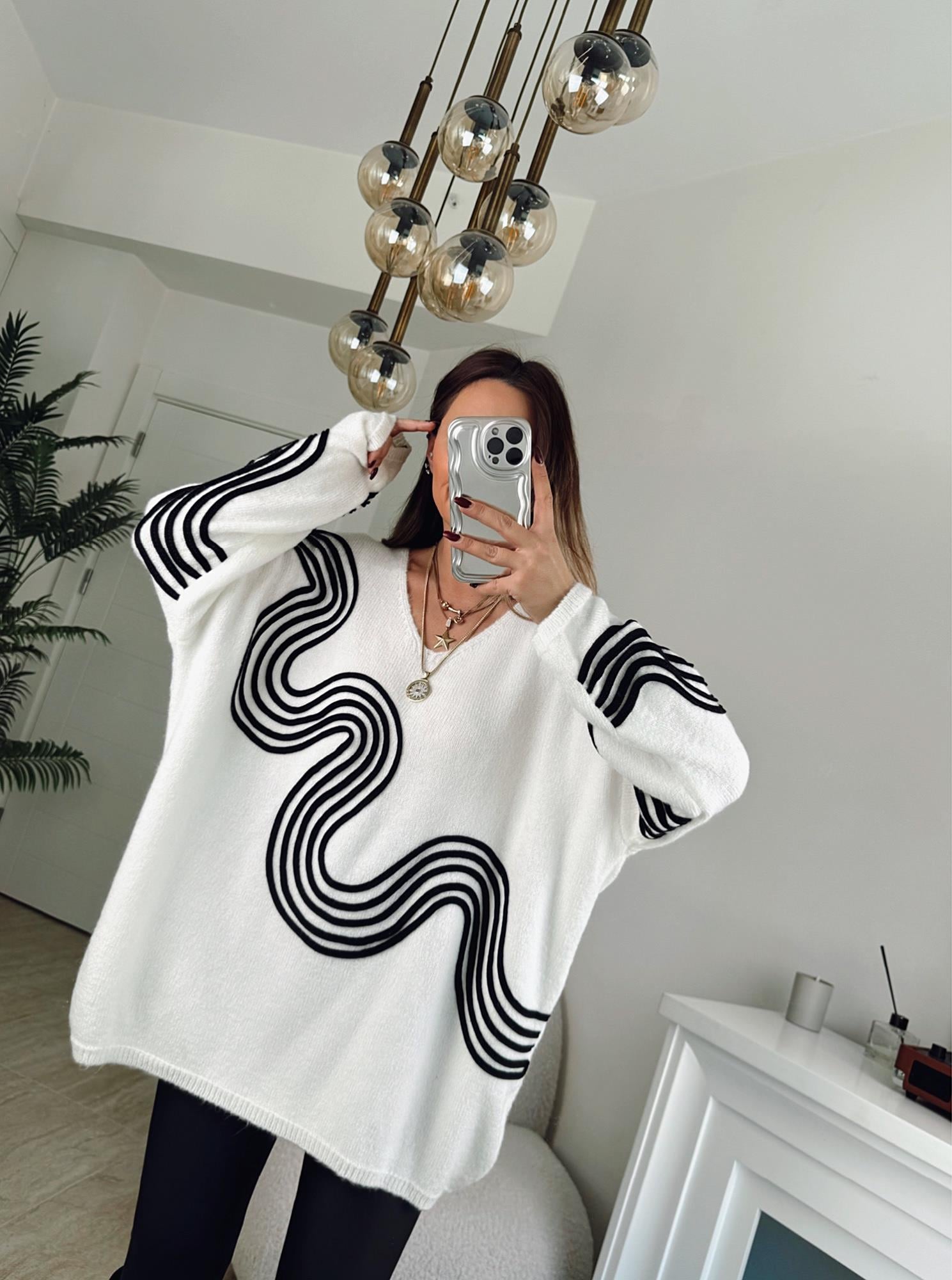 Zikzak Nakışlı Oversize Beyaz Kazak