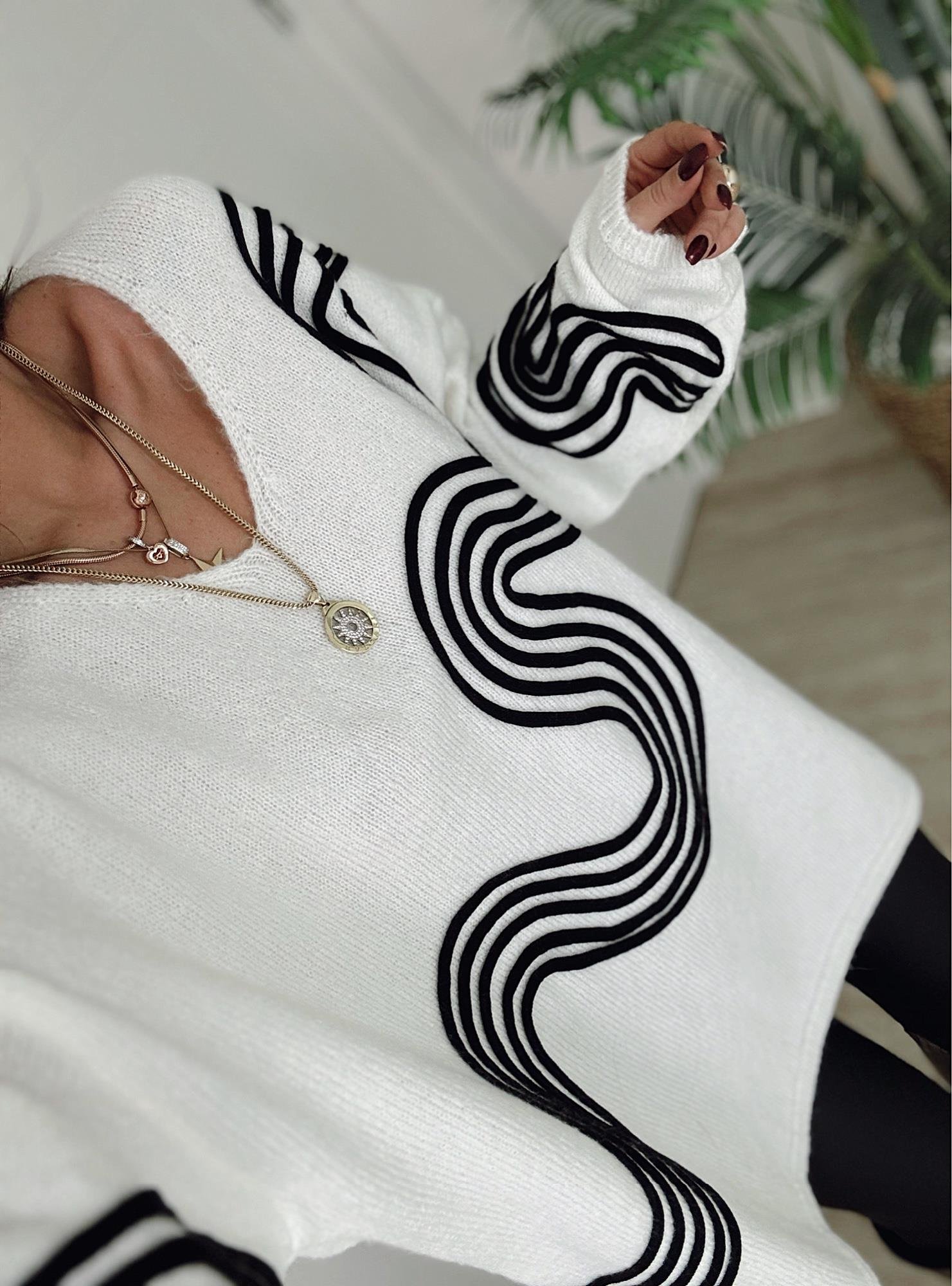 Zikzak Nakışlı Oversize Beyaz Kazak