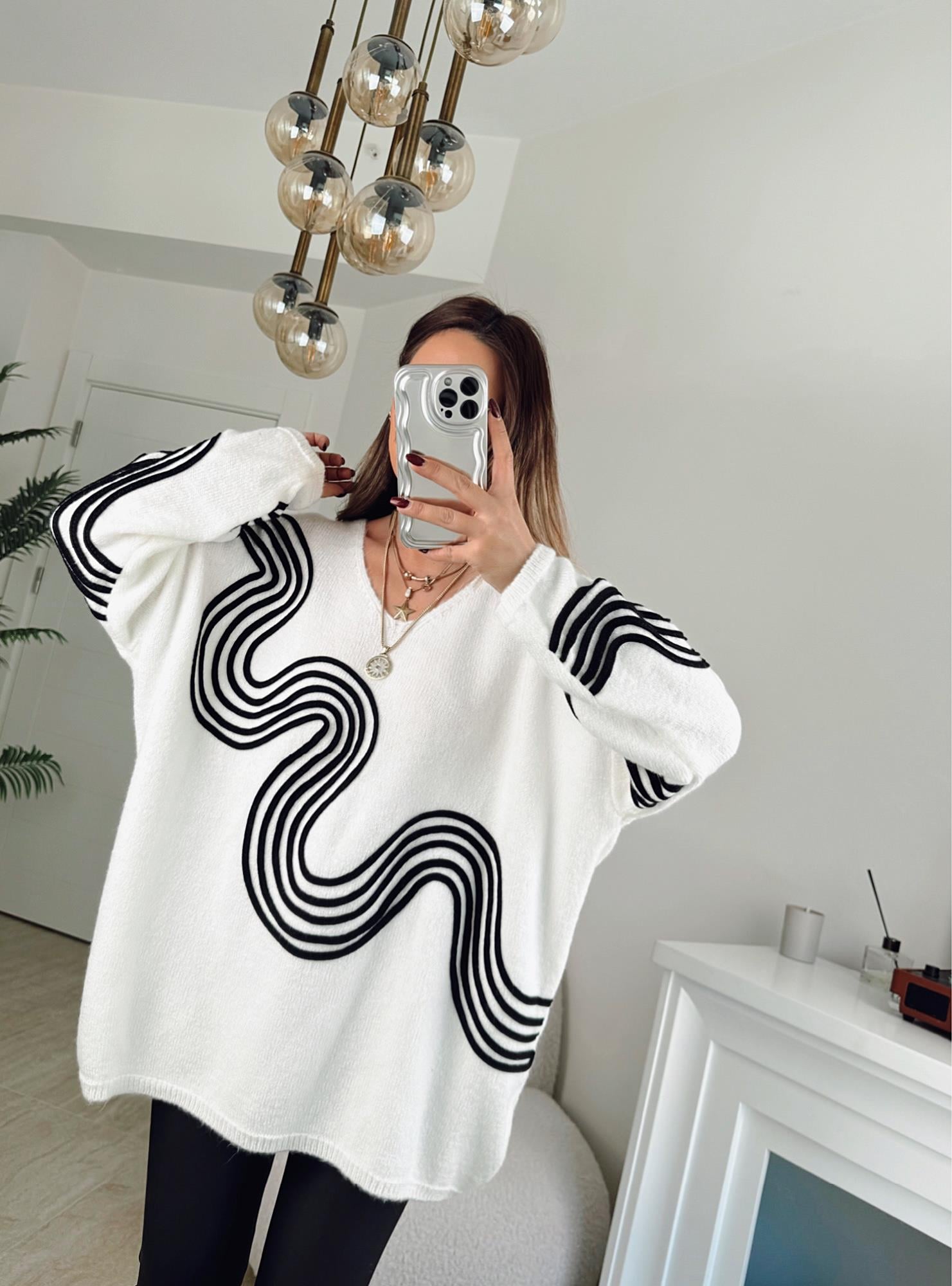 Zikzak Nakışlı Oversize Beyaz Kazak