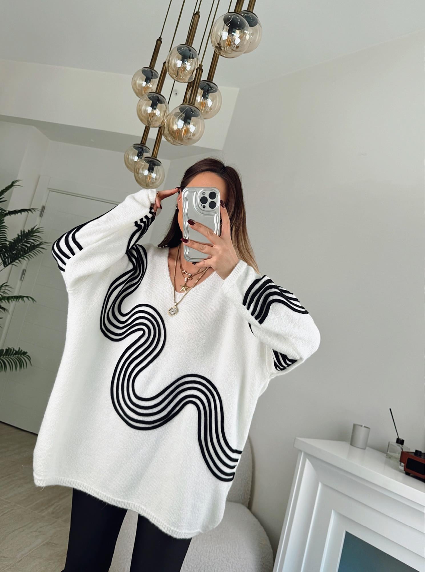 Zikzak Nakışlı Oversize Beyaz Kazak